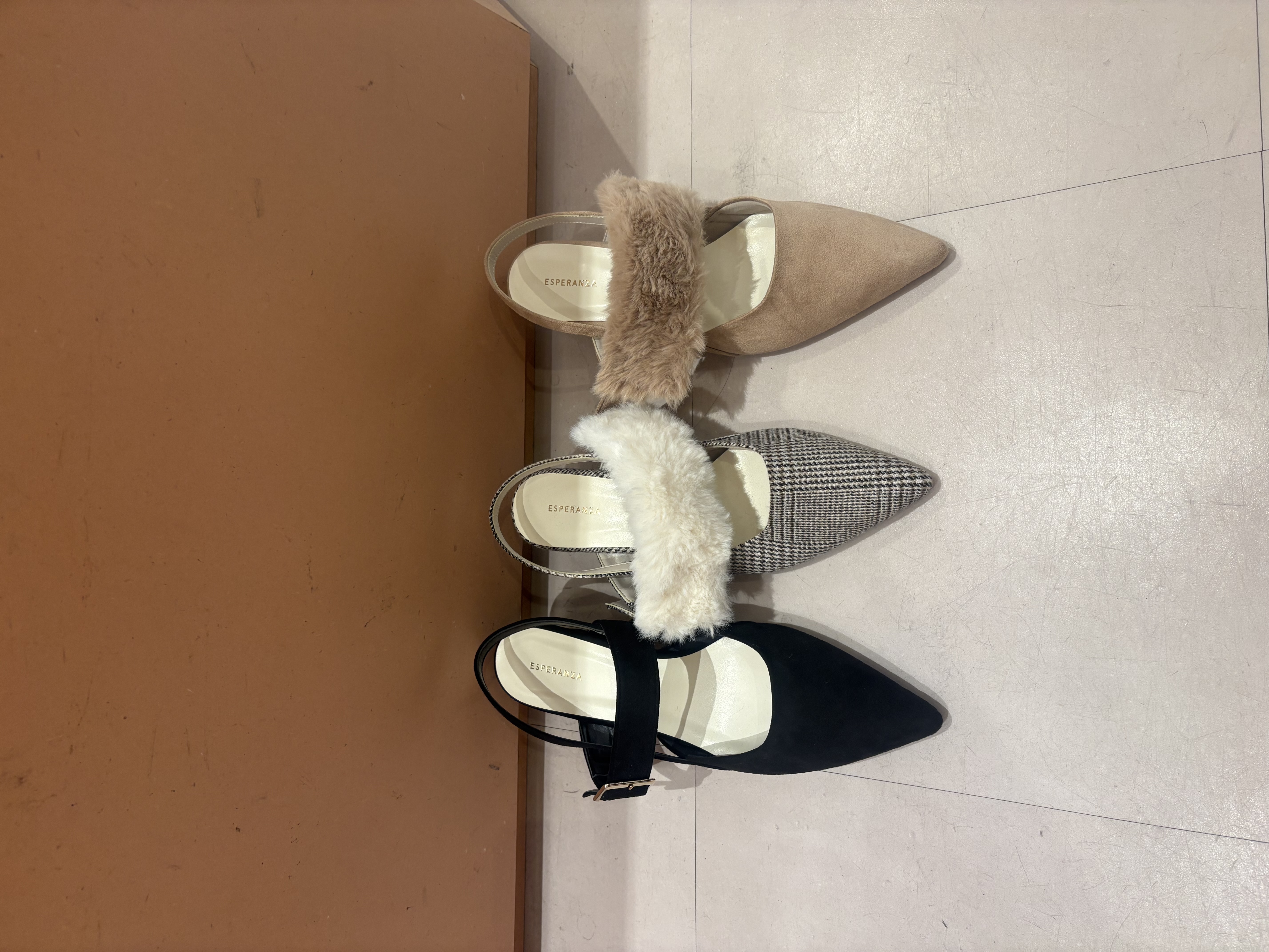 ゆずはさんの「ESPERANZA｜【Fur Collection】ファー付き2WAYスリングバックミュールパンプス」を使ったコーディネート