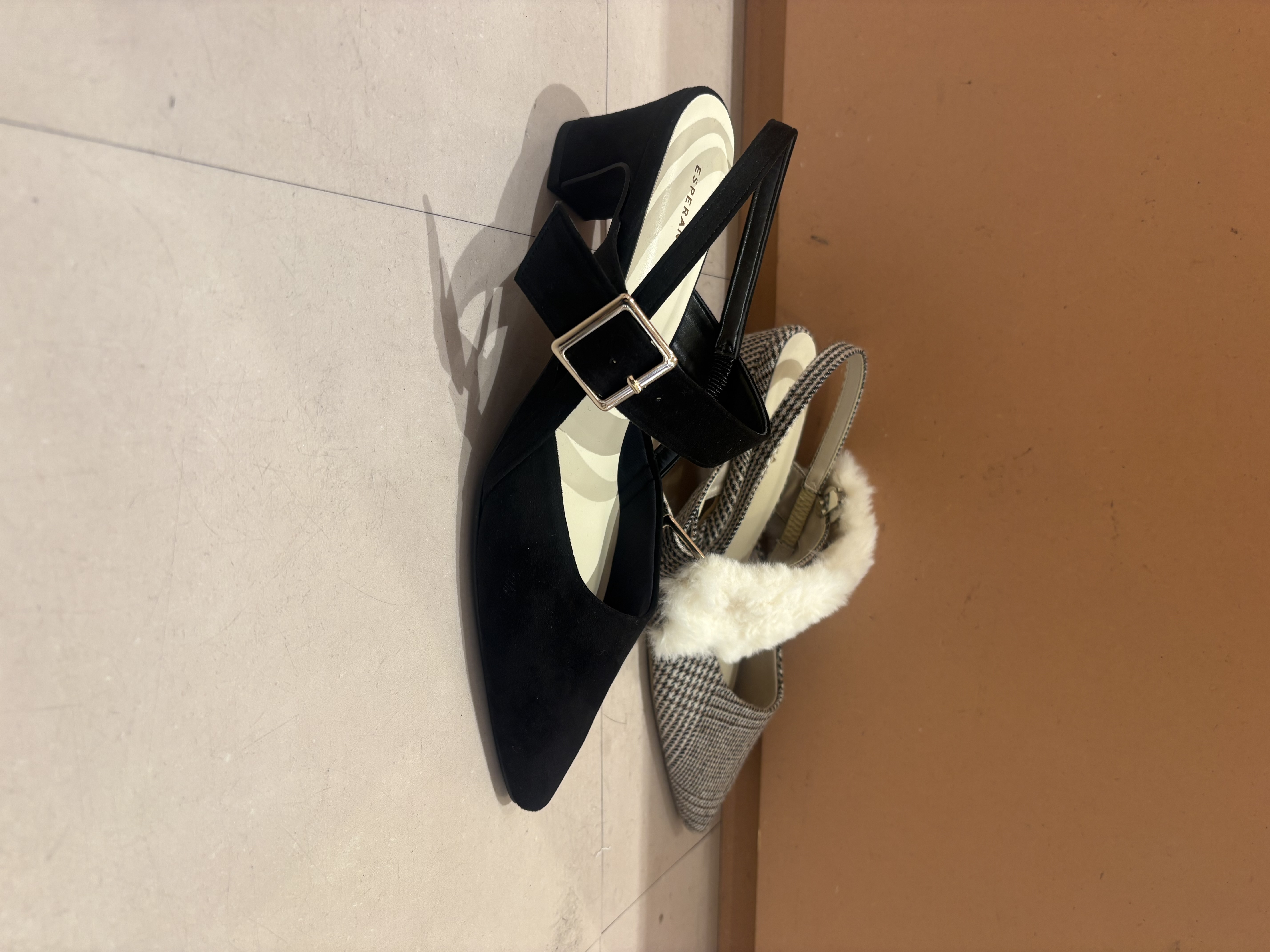 ゆずはさんの「ESPERANZA｜【Fur Collection】ファー付き2WAYスリングバックミュールパンプス」を使ったコーディネート