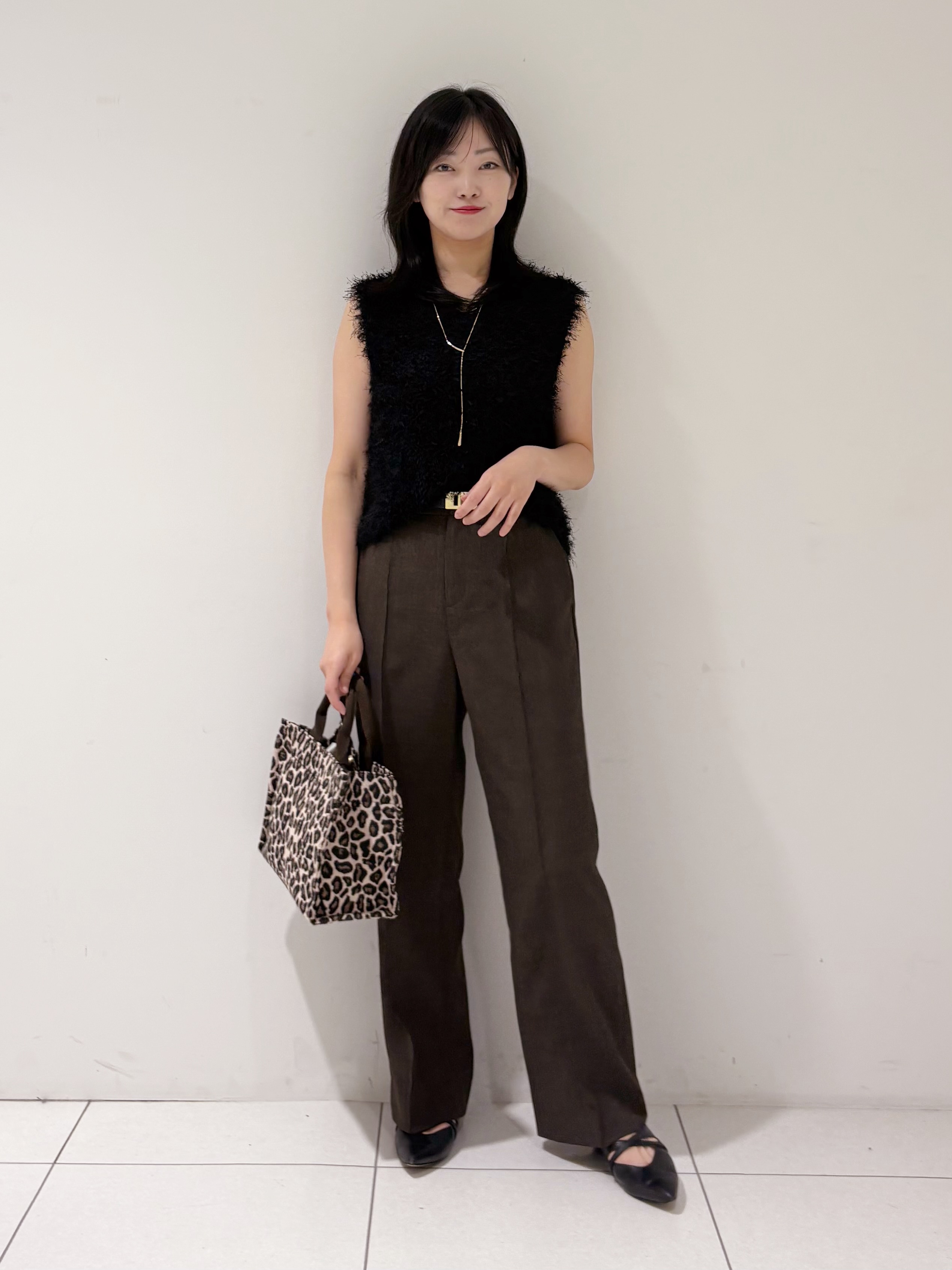 momokoさんの「INDIVI｜【洗える】ファンシーヤーンVネックニットベスト」を使ったコーディネート