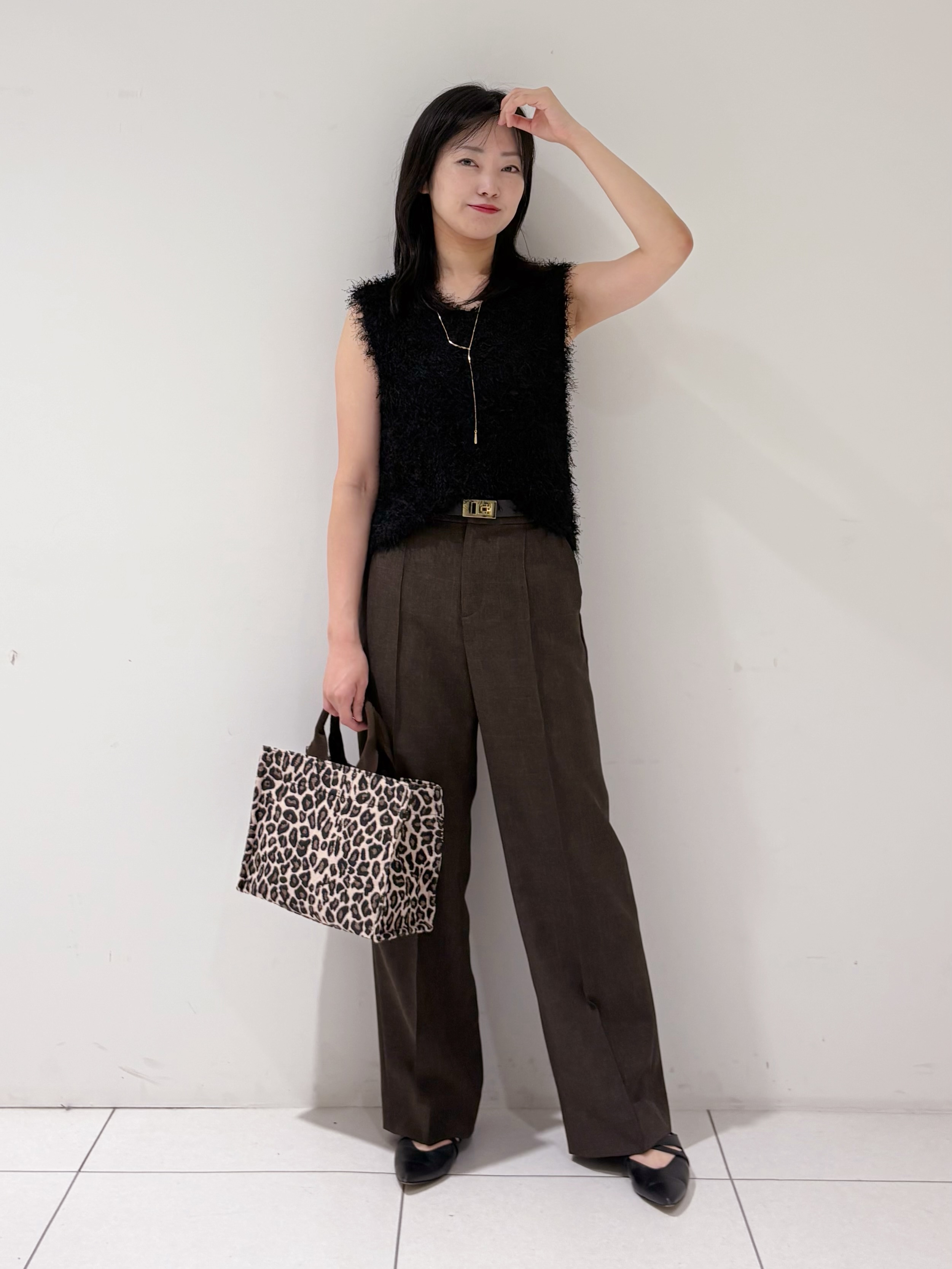 momokoさんの「INDIVI｜【洗える】ファンシーヤーンVネックニットベスト」を使ったコーディネート