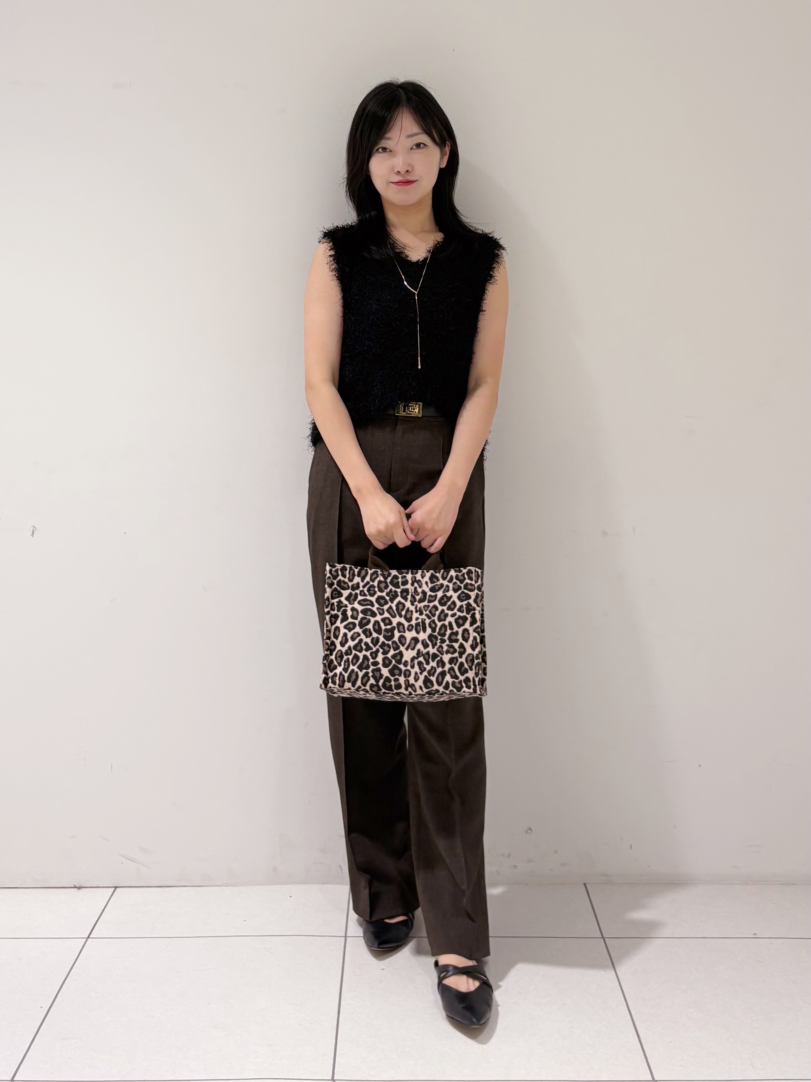 momokoさんの「INDIVI｜【洗える】ファンシーヤーンVネックニットベスト」を使ったコーディネート
