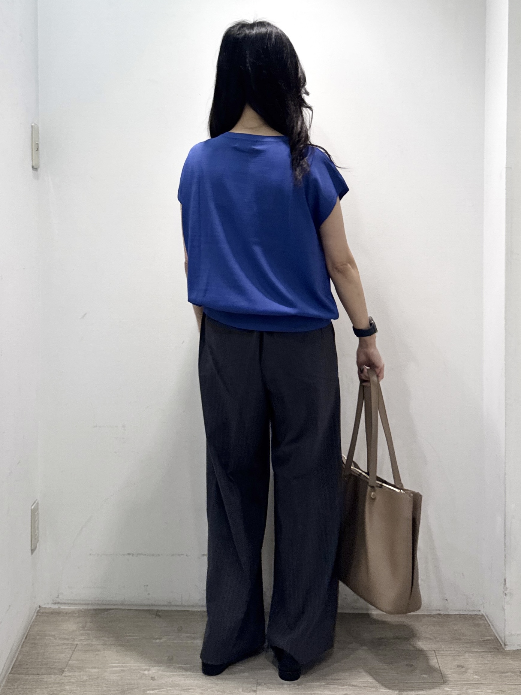 yuicciさんの「OPAQUE.CLIP｜【接触冷感／UV】フリルフレンチスリーブニット《洗濯機OK》」を使ったコーディネート