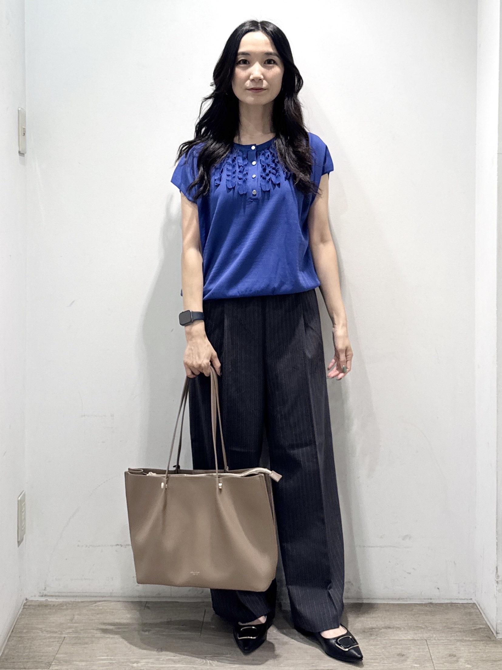 yuicciさんの「OPAQUE.CLIP｜【接触冷感／UV】フリルフレンチスリーブニット《洗濯機OK》」を使ったコーディネート
