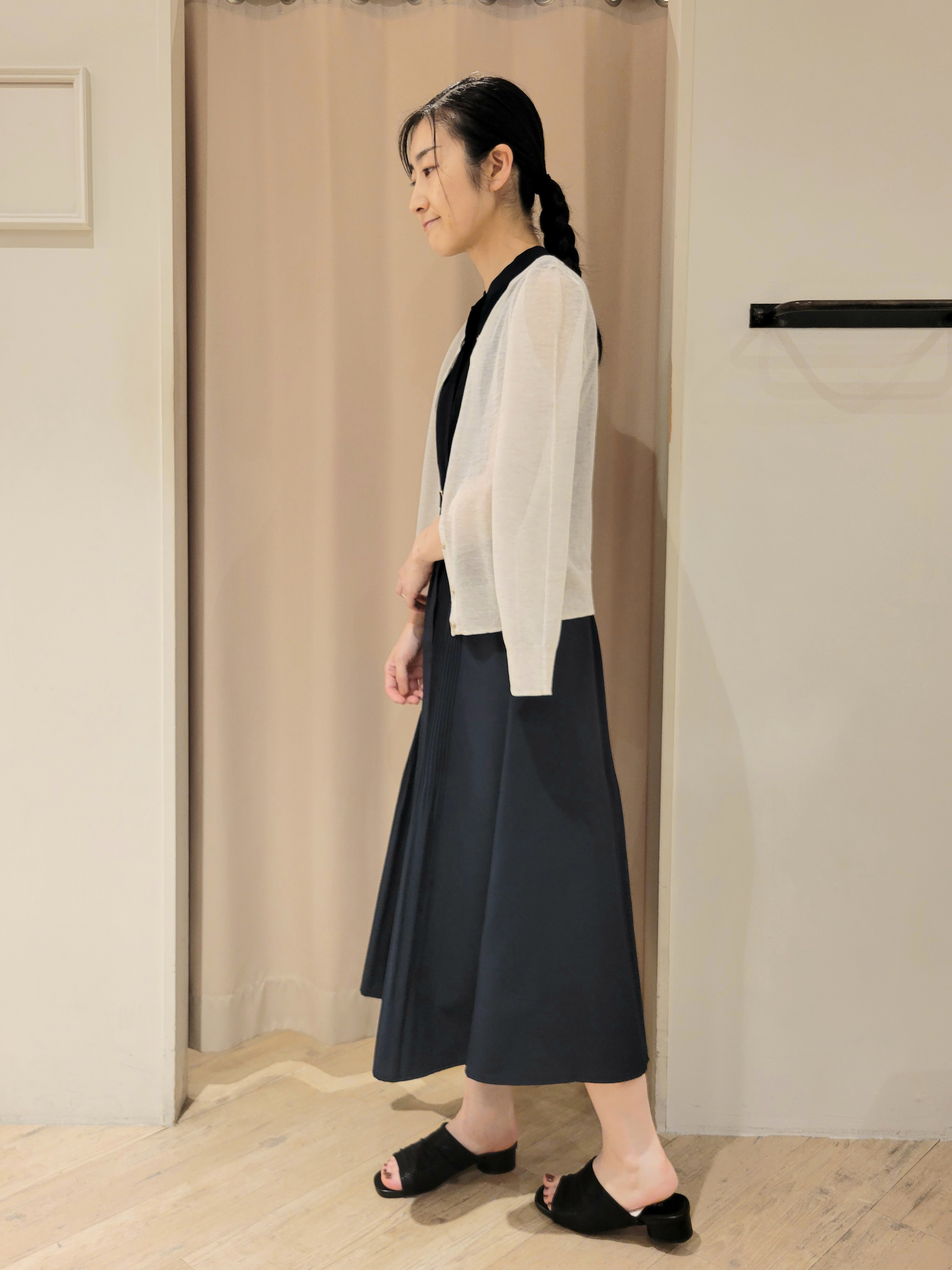 いそさんの「grove｜【低身長さんも選べる着丈・洗濯機◎】プリーツベルトワンピース」を使ったコーディネート