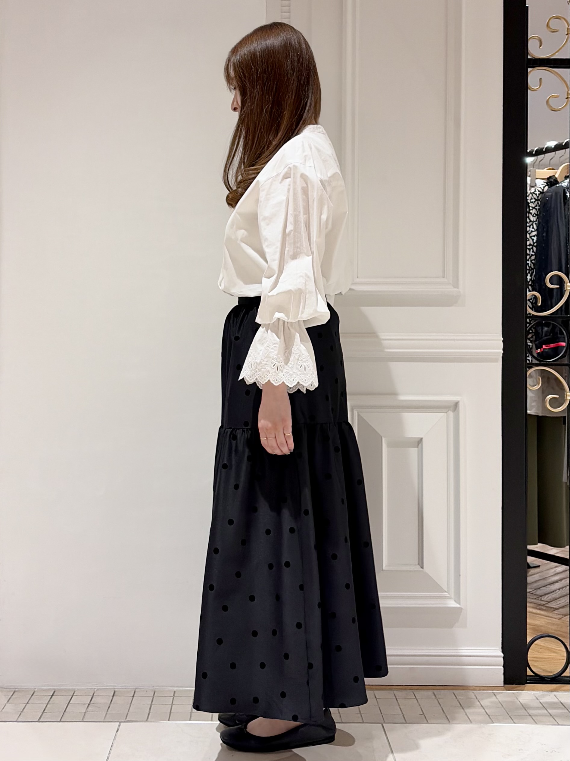 minowaさんの「DRESSTERIOR｜エンブロイダリースリーブ ブラウス」を使ったコーディネート