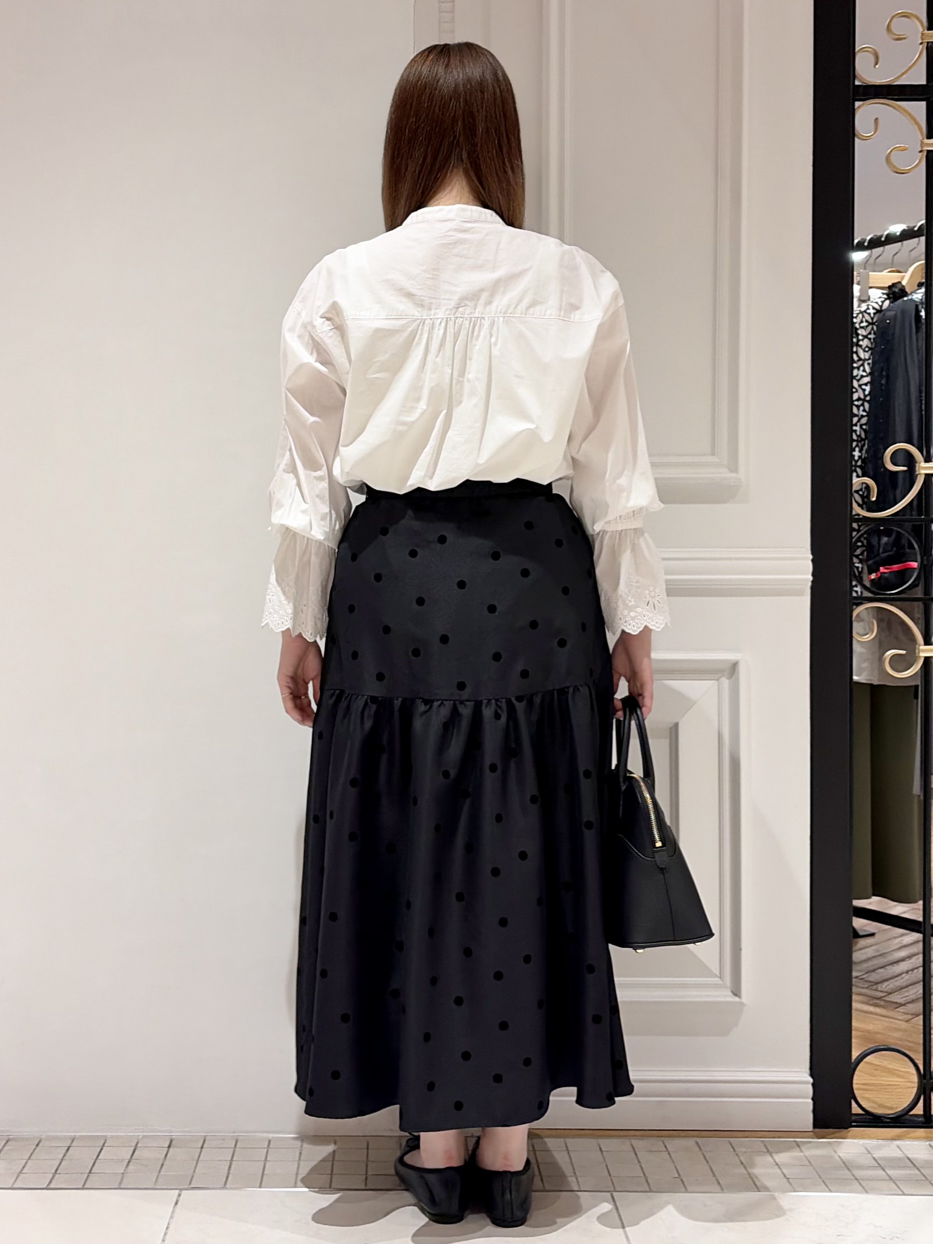 minowaさんの「DRESSTERIOR｜エンブロイダリースリーブ ブラウス」を使ったコーディネート