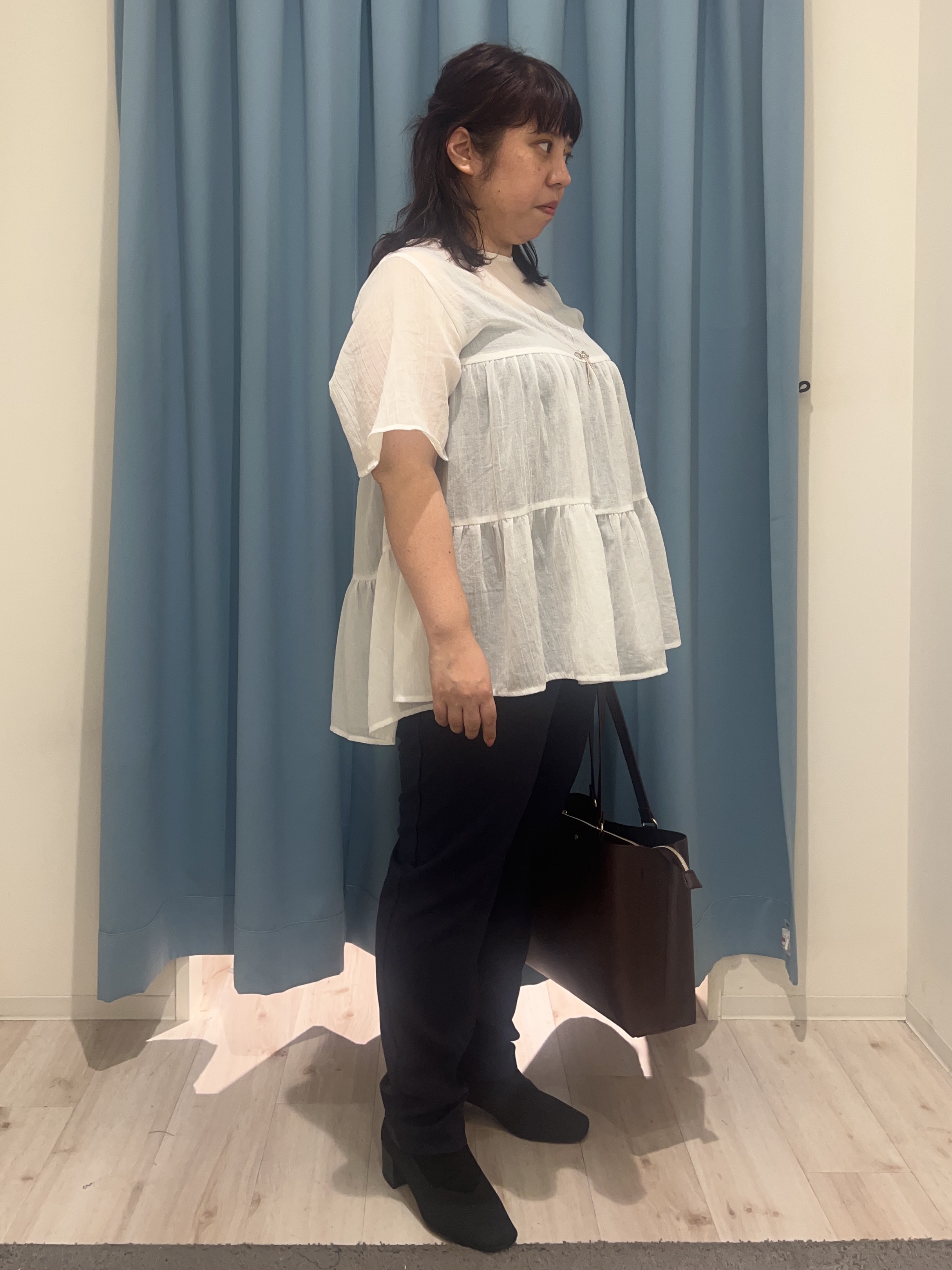くーさんの「SHOO･LA･RUE｜【洗濯機可/S-LL】インせず着られる シアー素材が上品なティアードブラウス」を使ったコーディネート