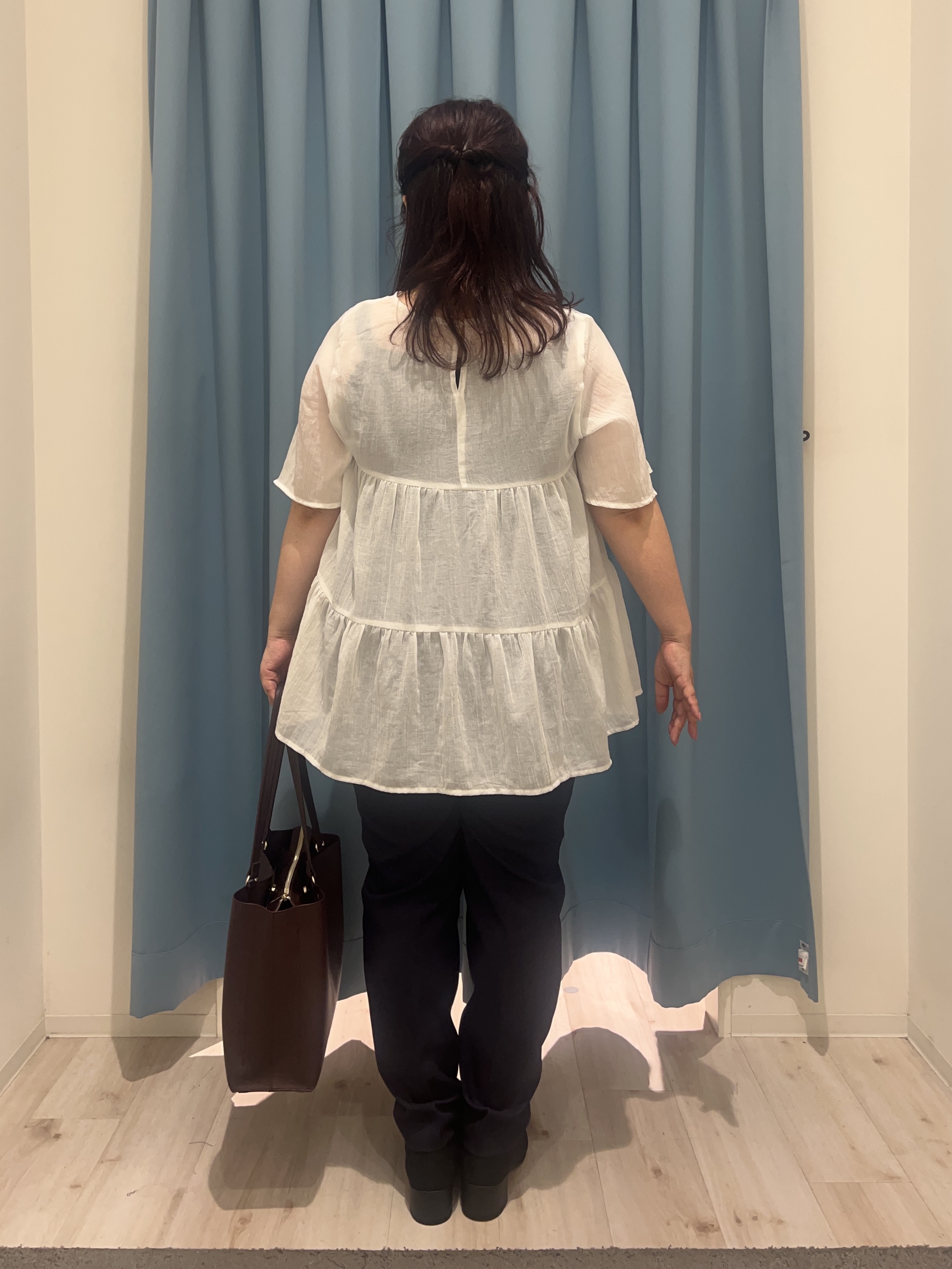 くーさんの「SHOO･LA･RUE｜【洗濯機可/S-LL】インせず着られる シアー素材が上品なティアードブラウス」を使ったコーディネート