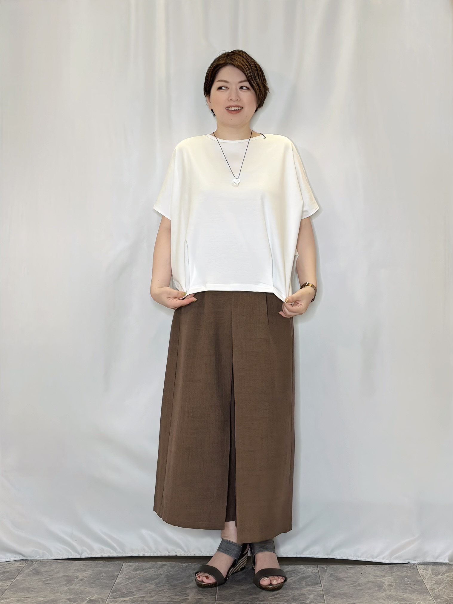 たみさんの「SHOO･LA･RUE｜【ひんやり/洗濯機可/S-LL】オンにもオフにも マルチに使えるボタンレスカーディガン」を使ったコーディネート