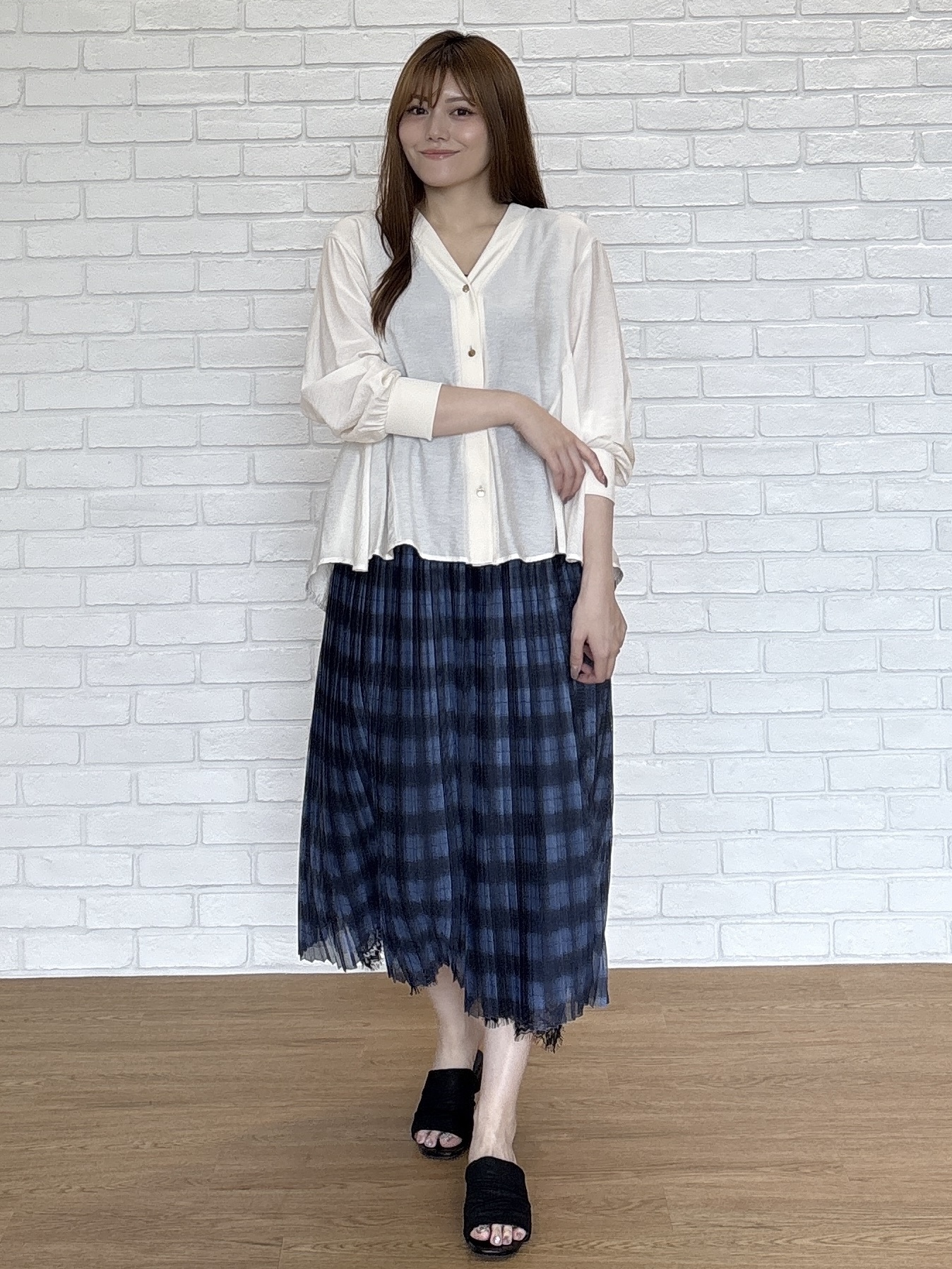 sayaさんの「grove｜シアーシャツカーディガン」を使ったコーディネート