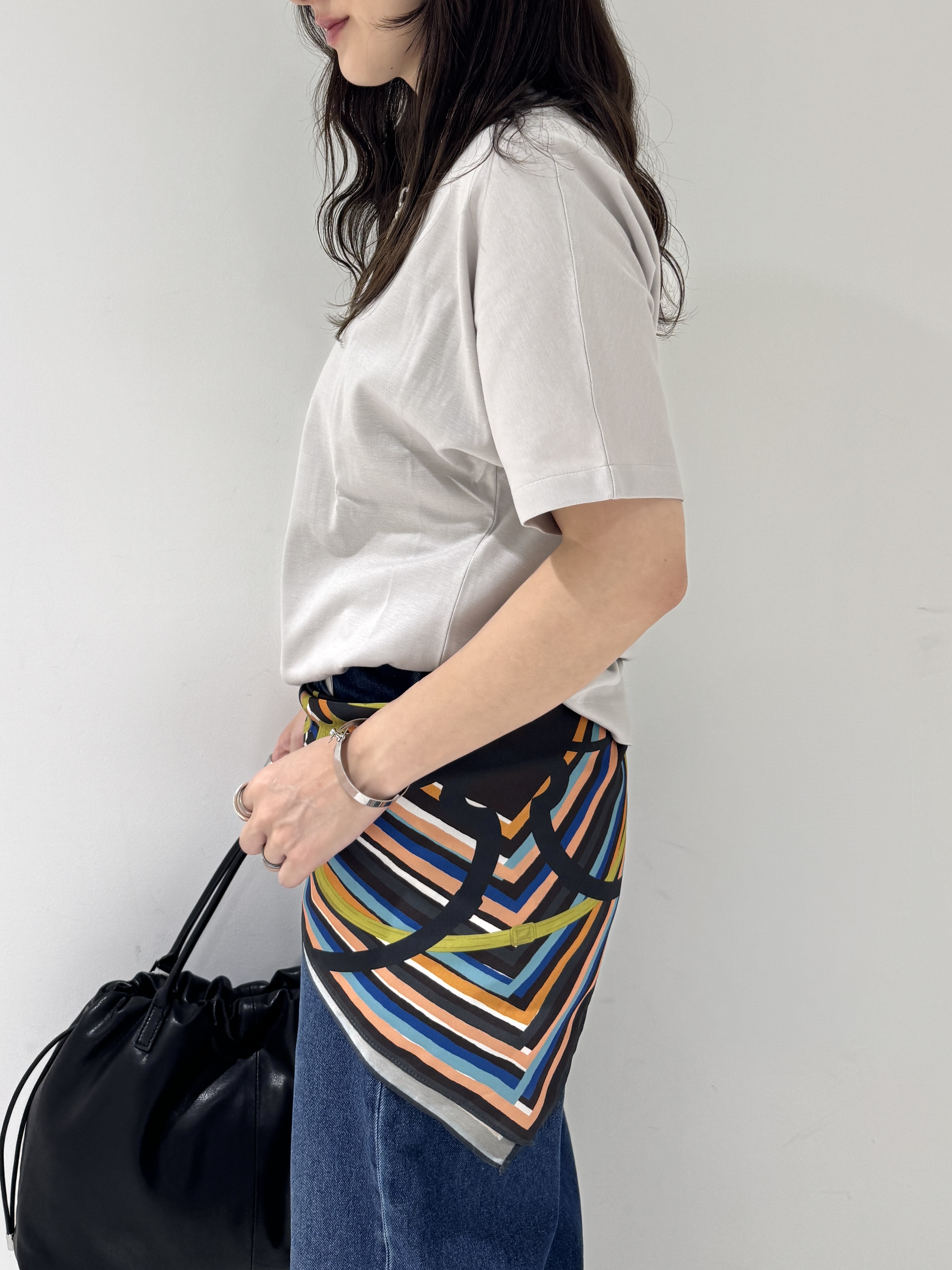 そんさんの「INDIVI｜【汗ジミ防止／褒められTシャツ】上品カジュアル！ドルマンTシャツ」を使ったコーディネート
