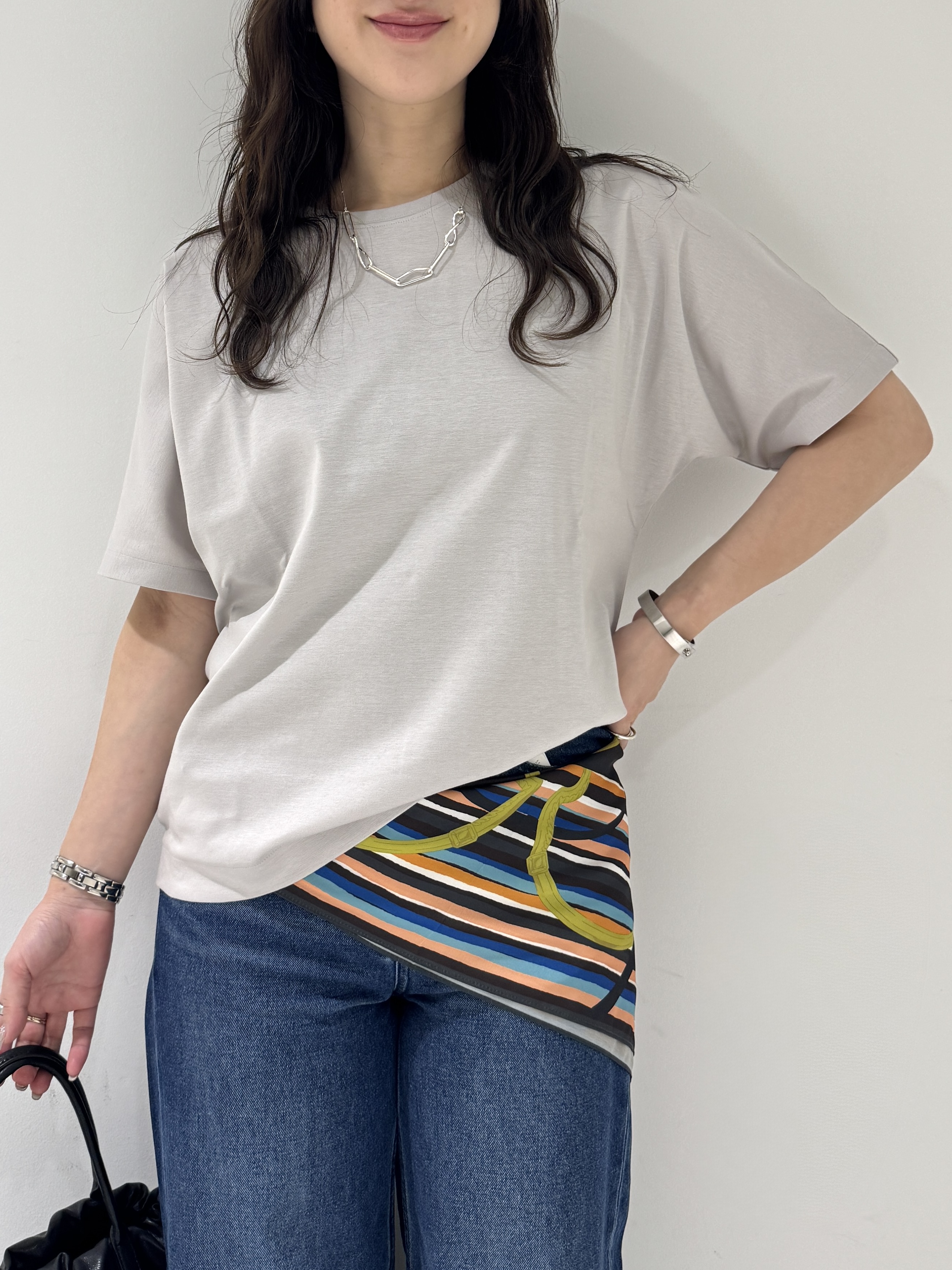 そんさんの「INDIVI｜【汗ジミ防止／褒められTシャツ】上品カジュアル！ドルマンTシャツ」を使ったコーディネート