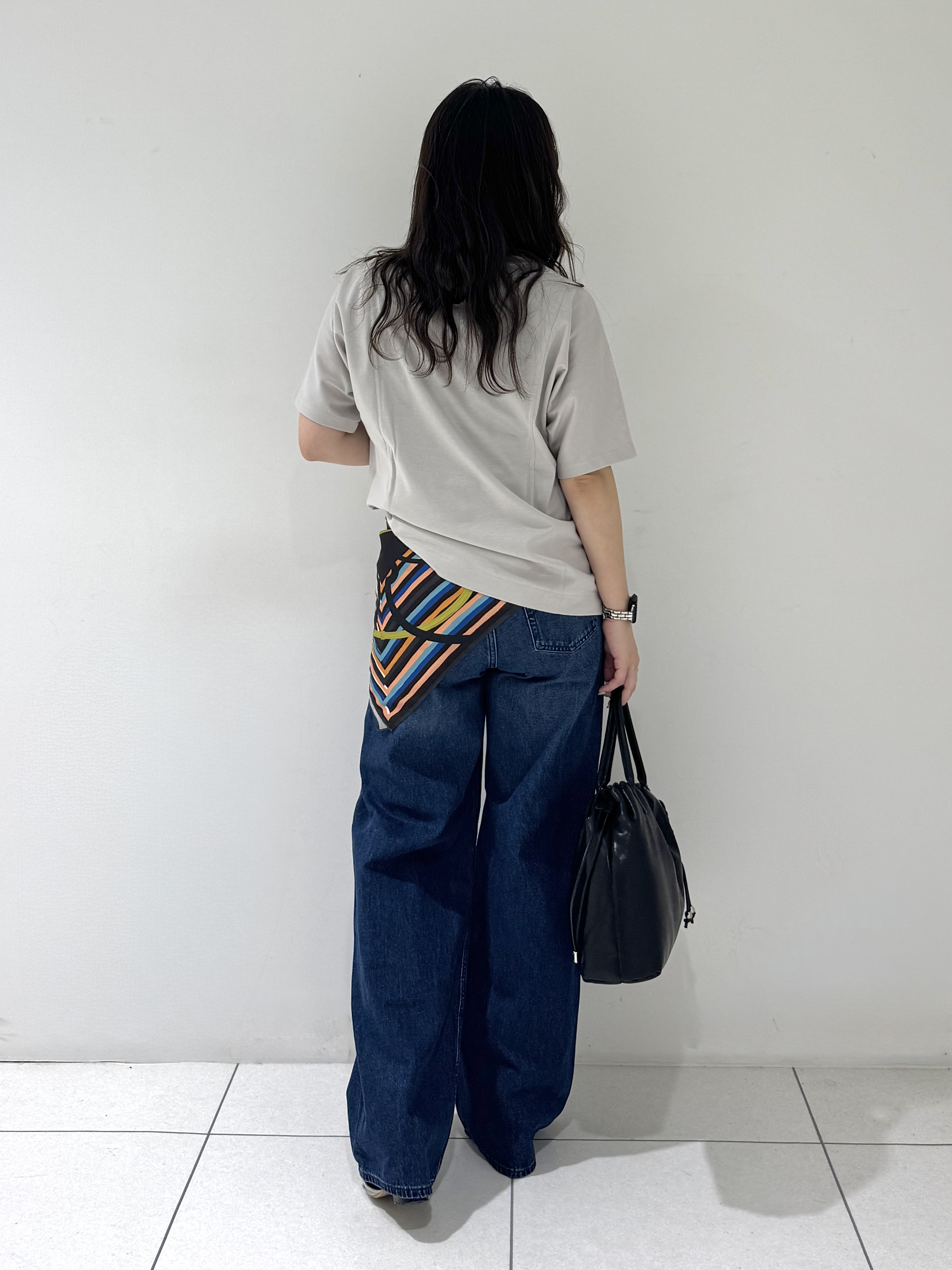 そんさんの「INDIVI｜【汗ジミ防止／褒められTシャツ】上品カジュアル！ドルマンTシャツ」を使ったコーディネート