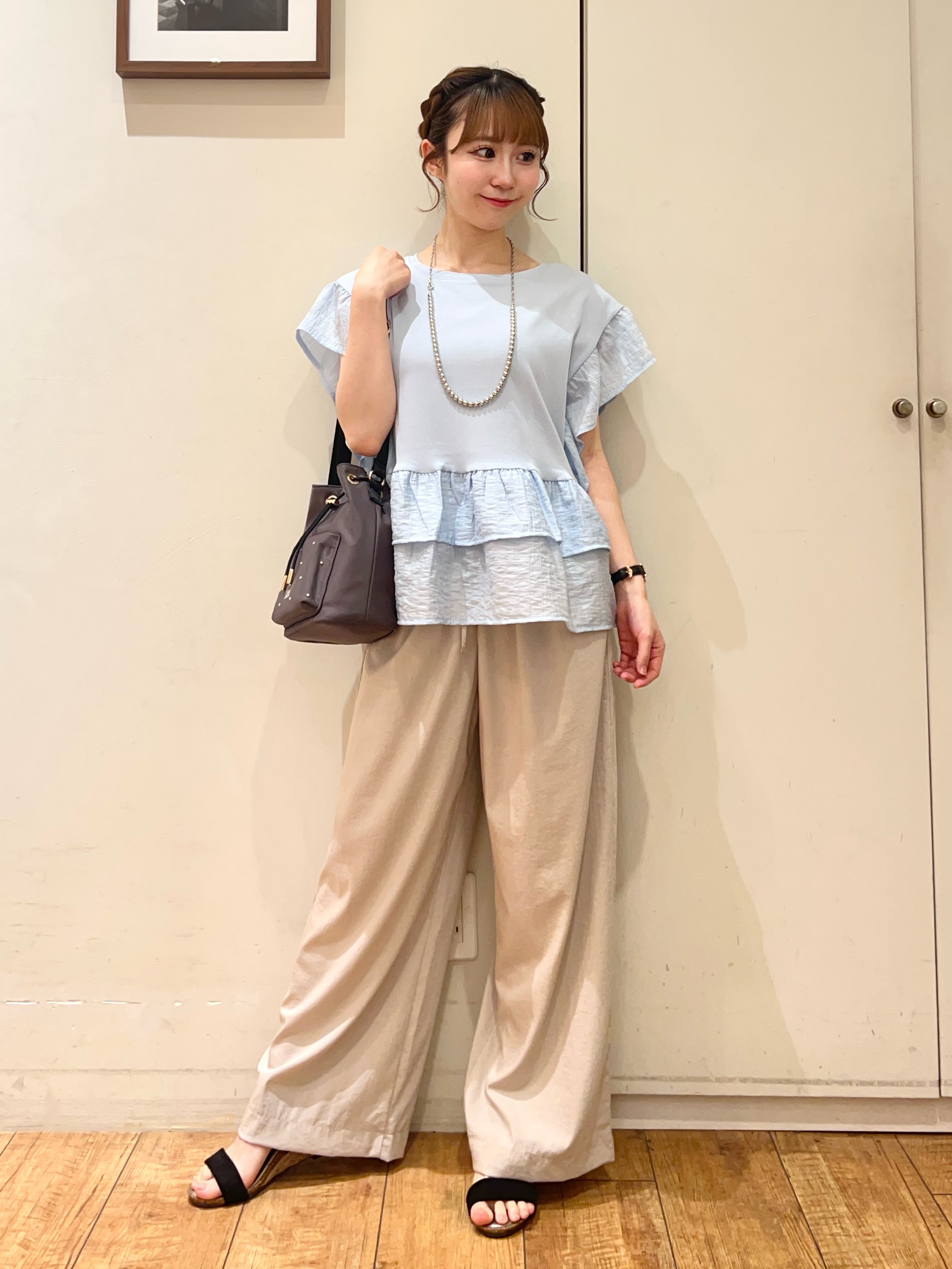 AIRIさんの「SHOO･LA･RUE｜【S-LL/洗濯機可】着るだけで決まる 主役級フリルトップス」を使ったコーディネート