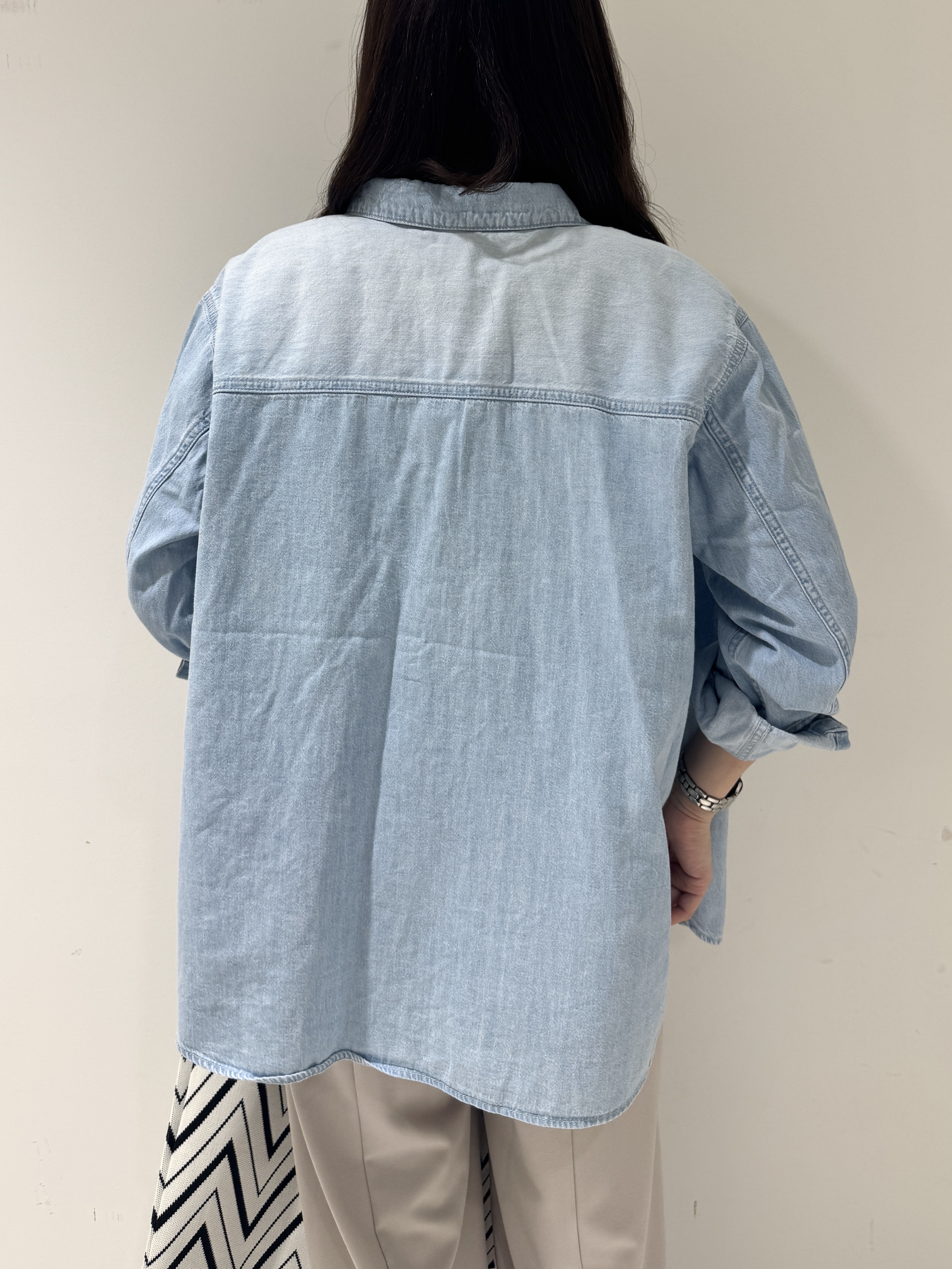 そんさんの「INDIVI｜【洗える／体型カバー】ライトデニム ワークシャツ」を使ったコーディネート