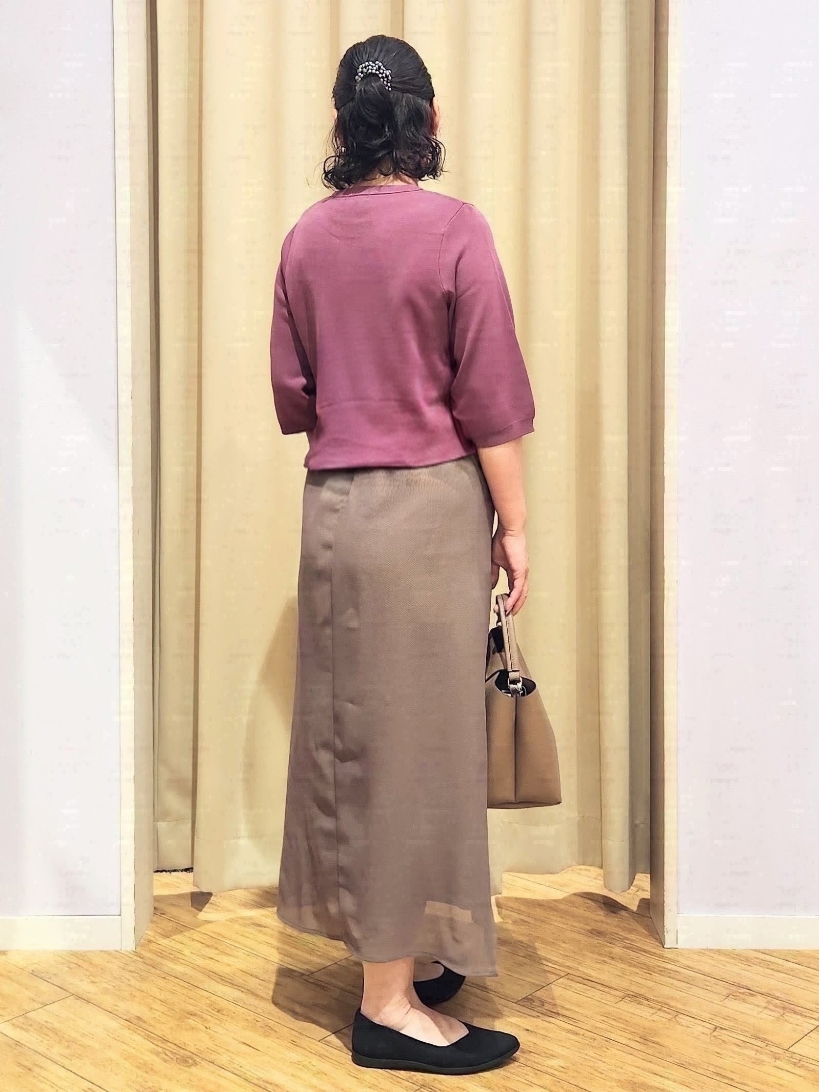 くまさんの「SHOO･LA･RUE｜【ガンガン洗える/ひんやり/UV/毛玉になりにくい】上半身すっきり 二の腕見せない5分袖ニット」を使ったコーディネート