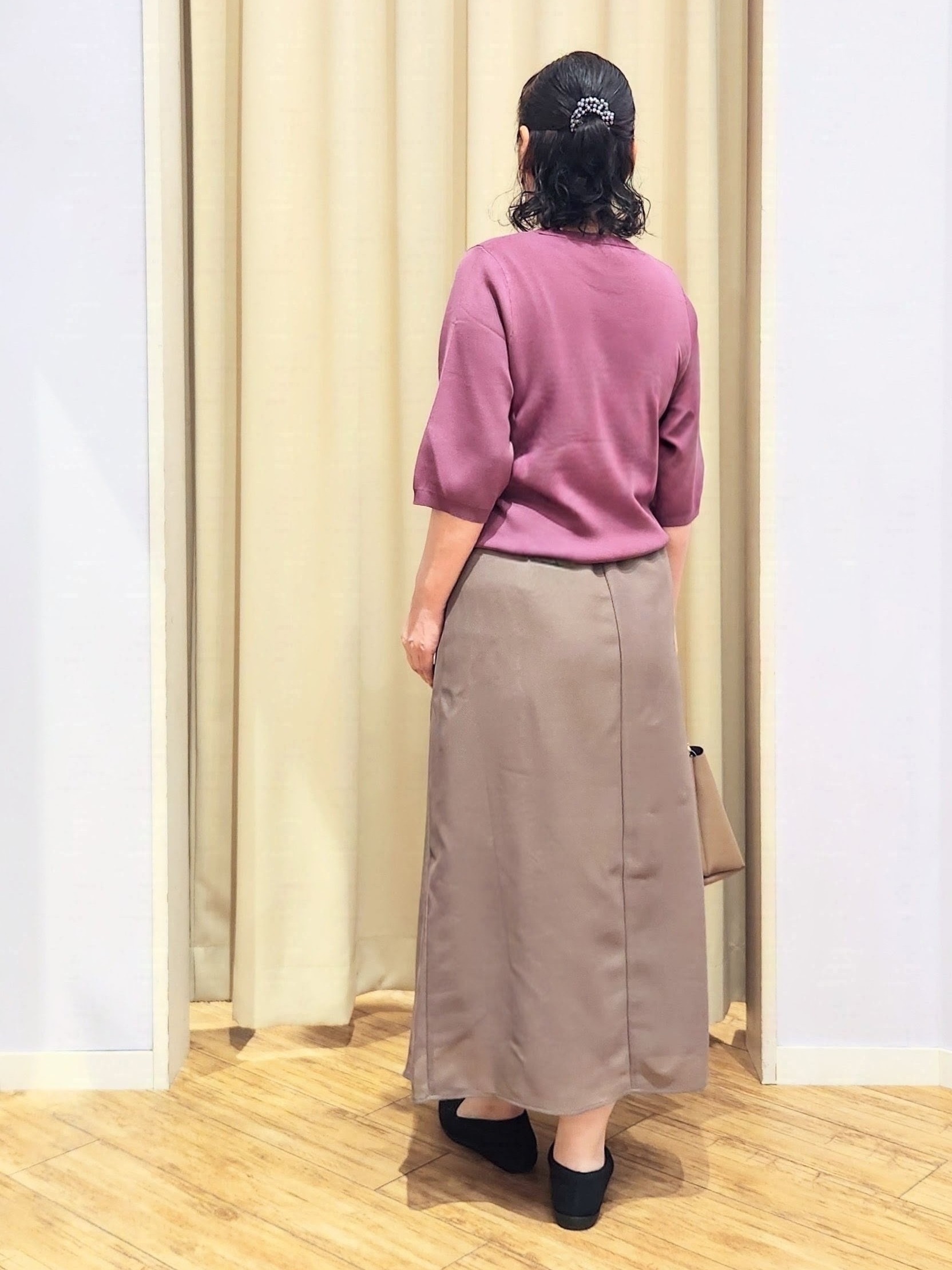 くまさんの「SHOO･LA･RUE｜【ガンガン洗える/ひんやり/UV/毛玉になりにくい】上半身すっきり 二の腕見せない5分袖ニット」を使ったコーディネート