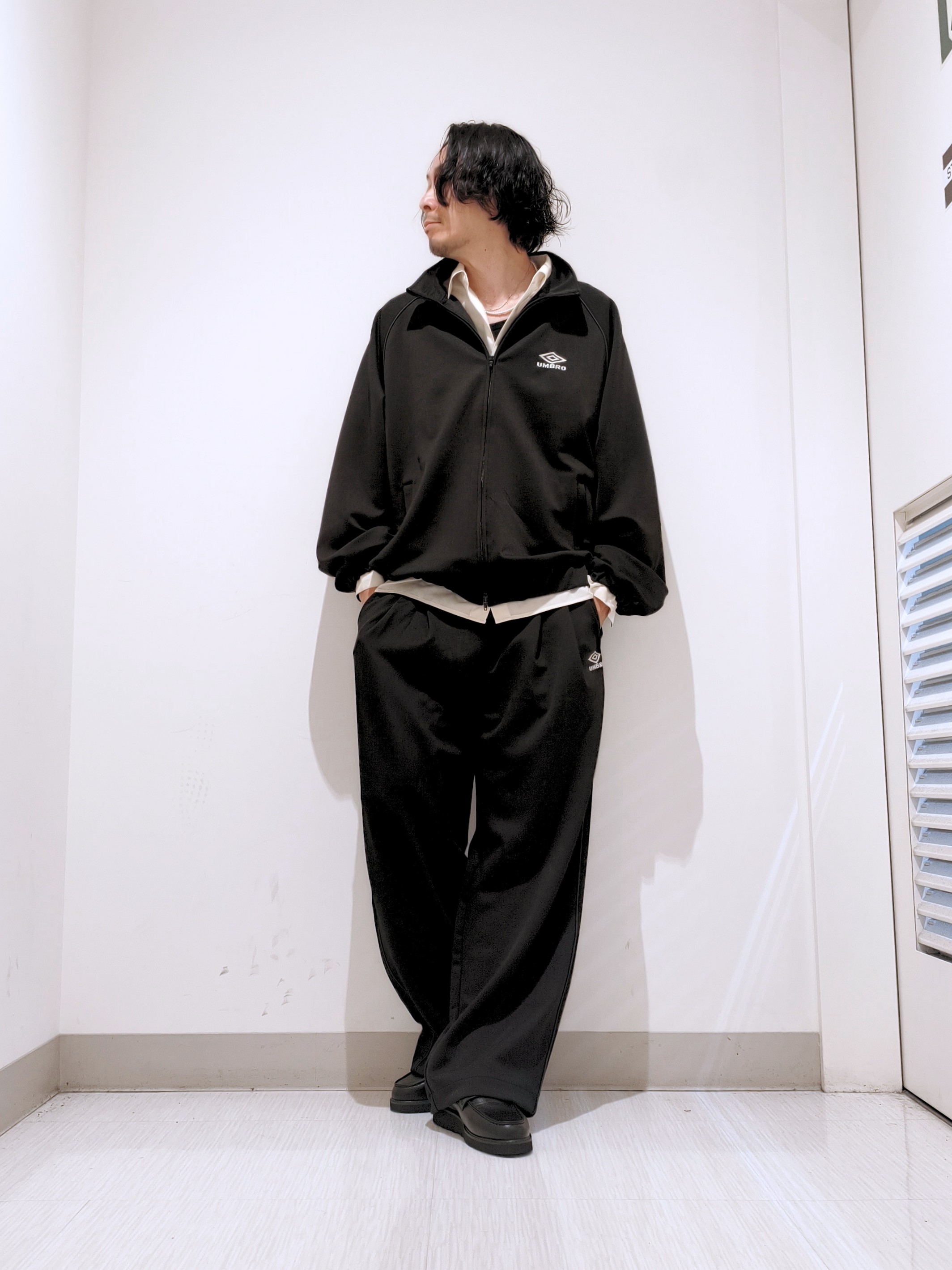 テラシンさんの「tk.TAKEO KIKUCHI｜【UMBROコラボ】2WAYトラックジャケット／セットアップOK」を使ったコーディネート