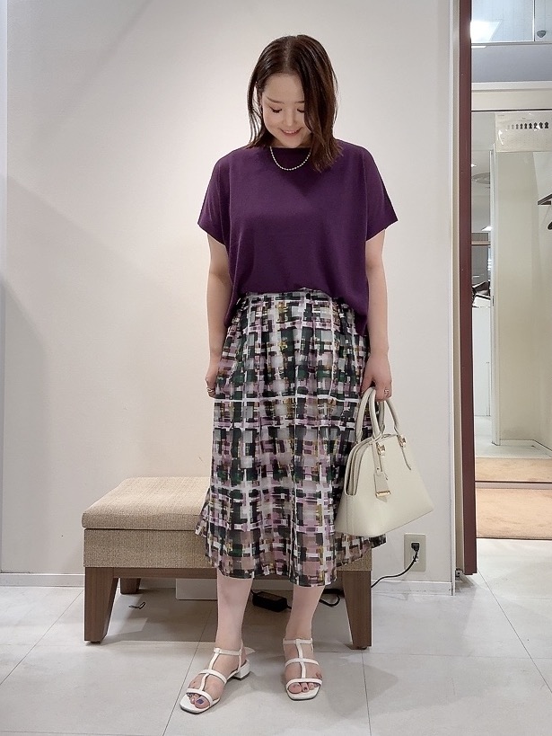 YUIさんの「UNTITLED｜【アンサンブル可/品のある透け感】Tシャツ風ニットトップス」を使ったコーディネート