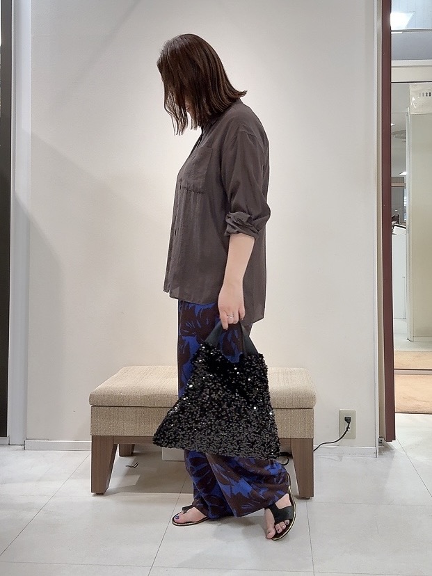 YUIさんの「UNTITLED｜シルキータッチシアーシャツ」を使ったコーディネート