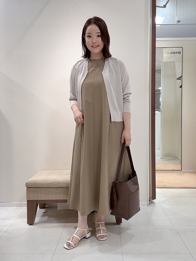 YUIさんの「UNTITLED｜【アンサンブル可/日除け・冷房対策】シアーレーヨンZIPカーディガン」を使ったコーディネート