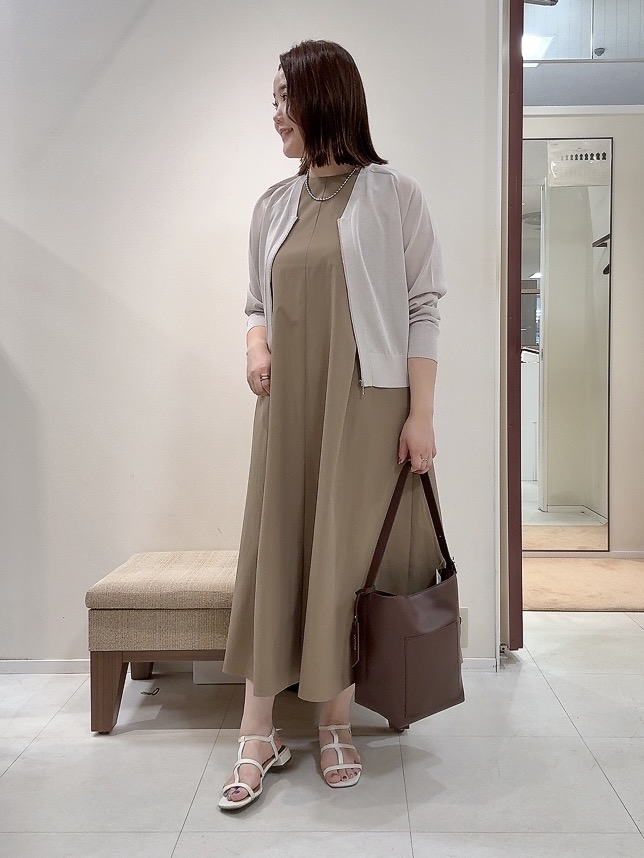 YUIさんの「UNTITLED｜【アンサンブル可/日除け・冷房対策】シアーレーヨンZIPカーディガン」を使ったコーディネート