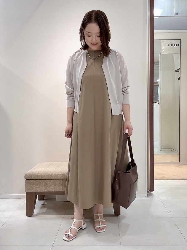 YUIさんの「UNTITLED｜【アンサンブル可/日除け・冷房対策】シアーレーヨンZIPカーディガン」を使ったコーディネート