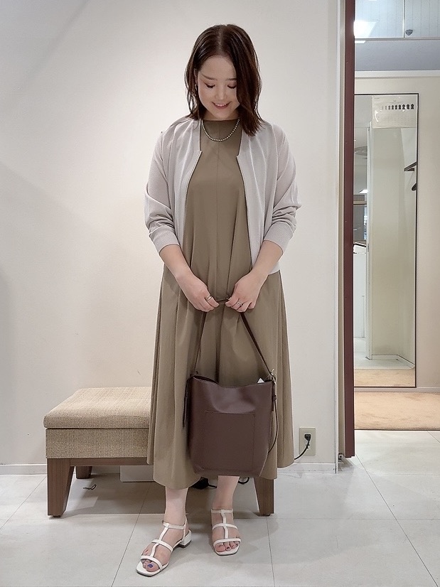 YUIさんの「UNTITLED｜【アンサンブル可/日除け・冷房対策】シアーレーヨンZIPカーディガン」を使ったコーディネート