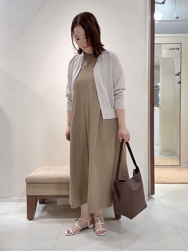 YUIさんの「UNTITLED｜【アンサンブル可/日除け・冷房対策】シアーレーヨンZIPカーディガン」を使ったコーディネート