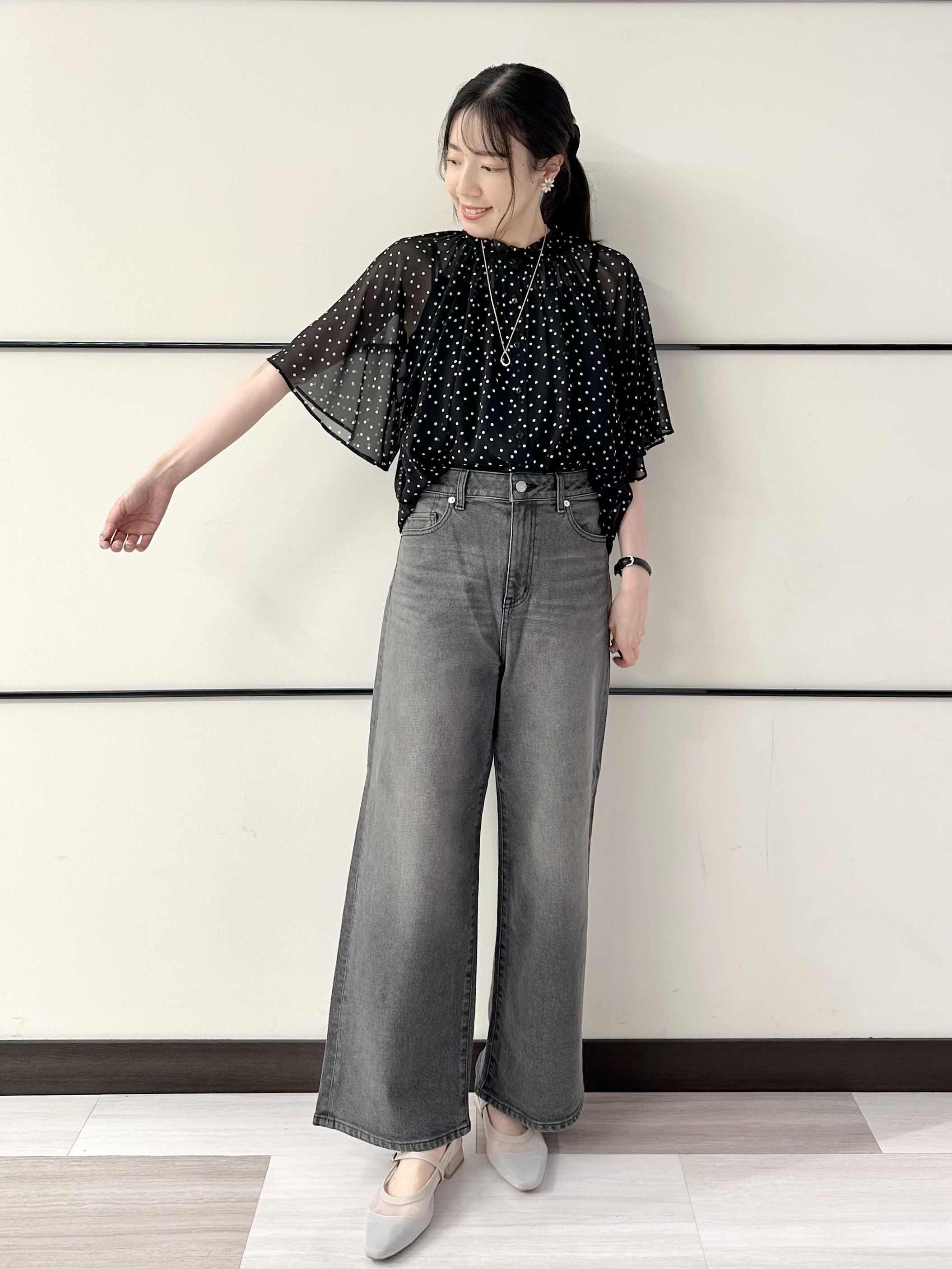 Momoさんの「Reflect｜【セットアップ／手洗い可】ドット柄シアーブラウス」を使ったコーディネート