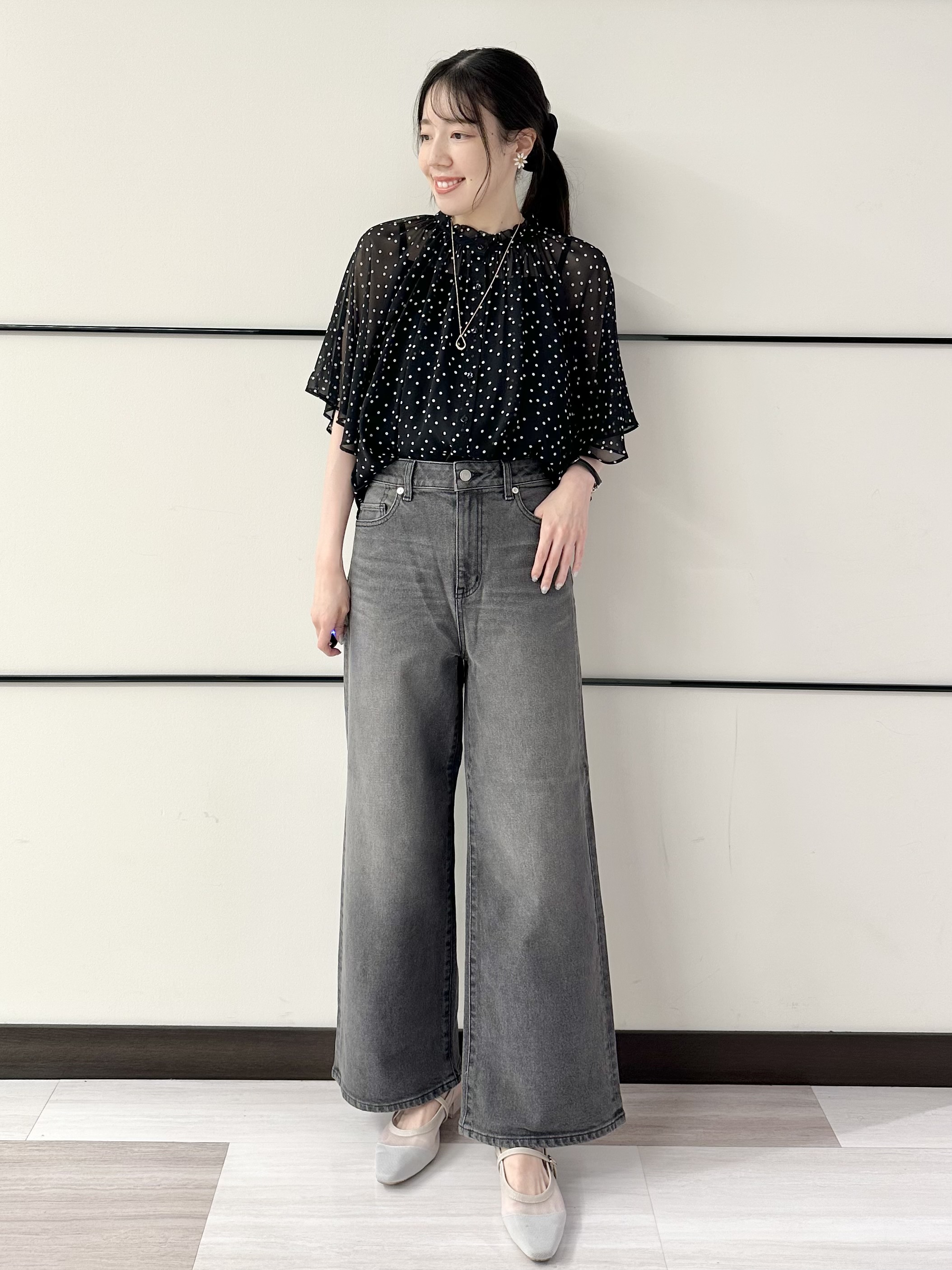 Momoさんの「Reflect｜【セットアップ／手洗い可】ドット柄シアーブラウス」を使ったコーディネート