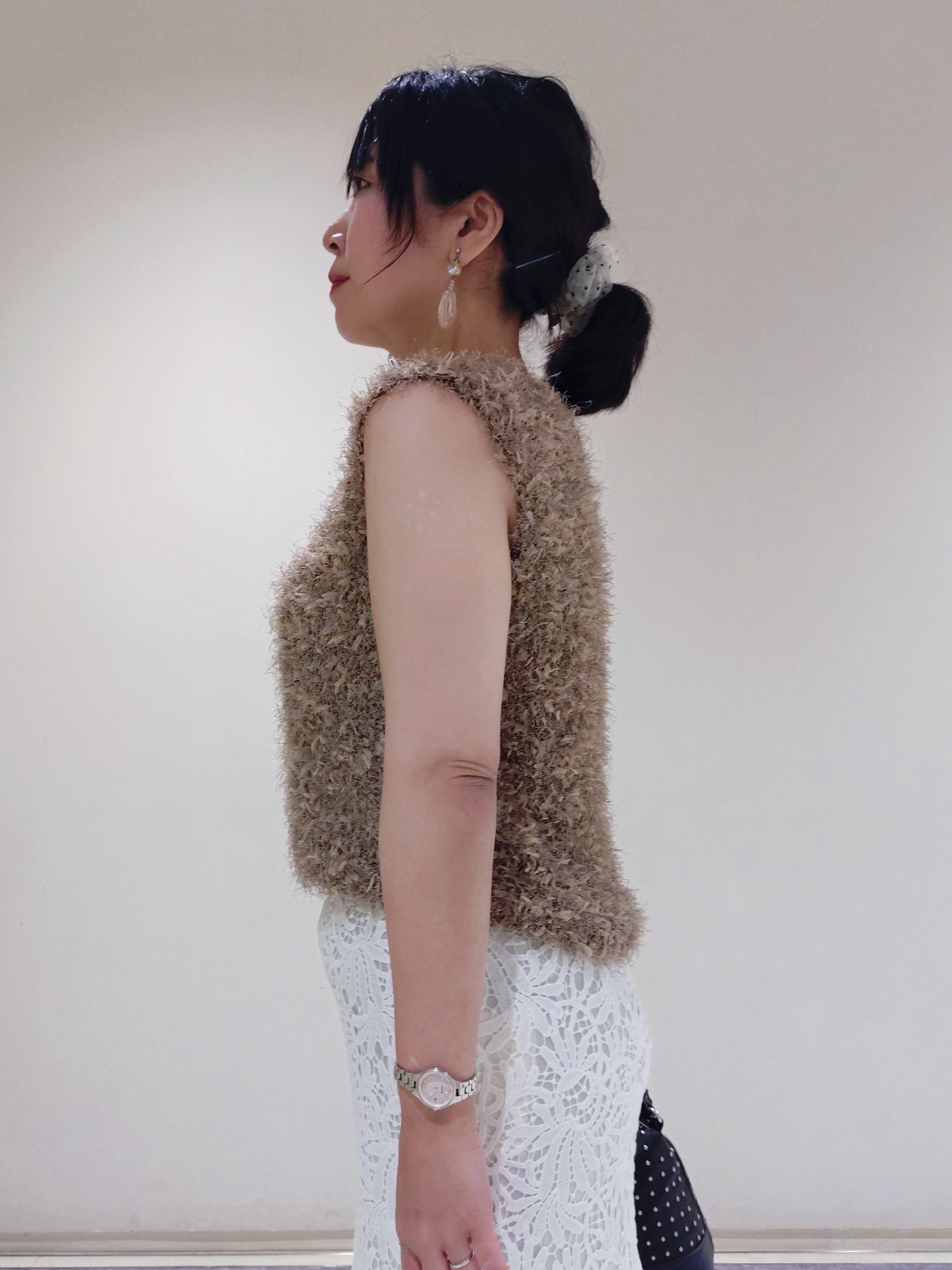 TOMOMIさんの「INDIVI｜【洗える】ファンシーヤーンVネックニットベスト」を使ったコーディネート