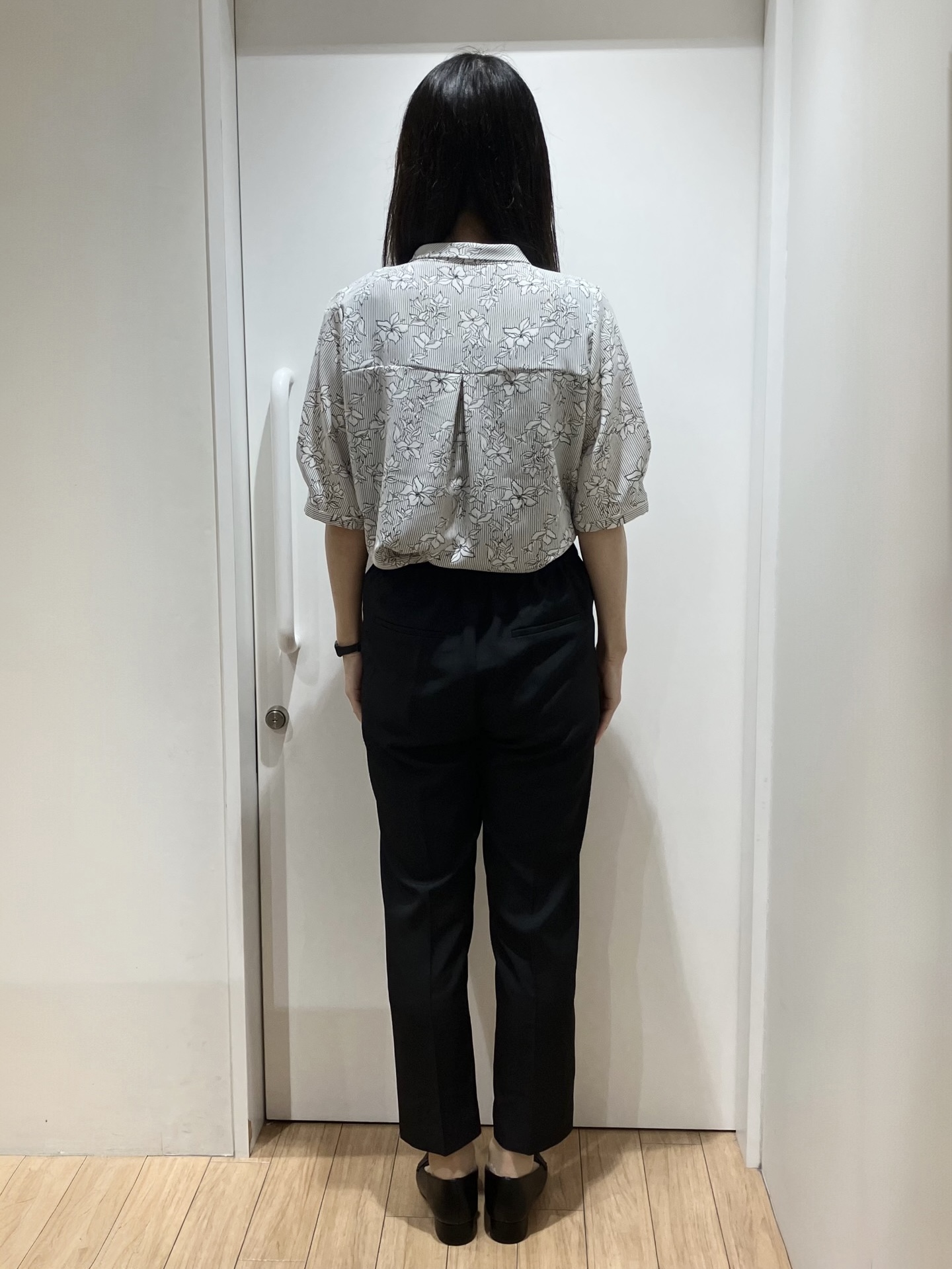 こばさんの「grove｜【洗濯機OK/シワになりにくい】1枚で華やぐ配色ボウタイブラウス」を使ったコーディネート