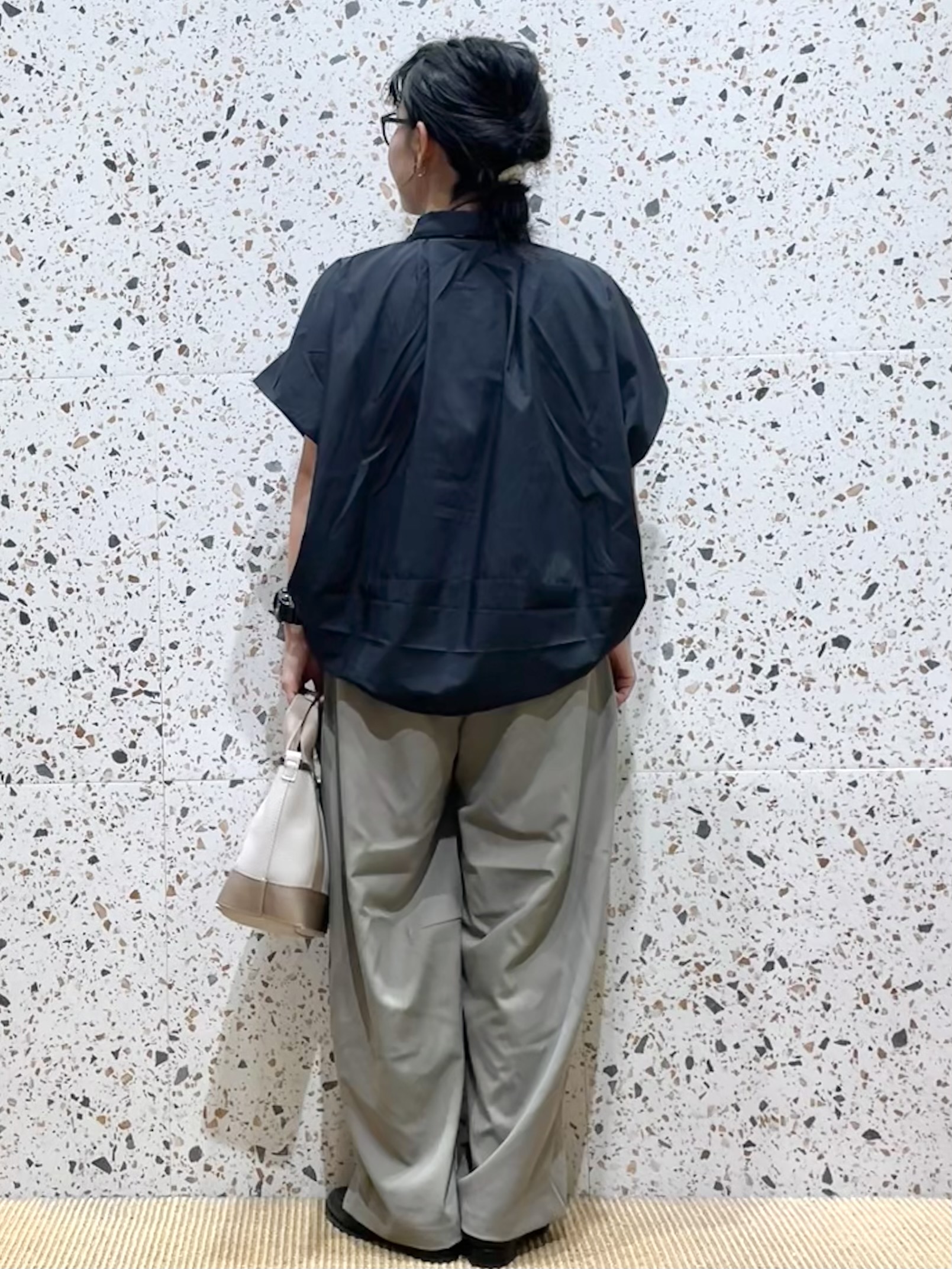 シゲリさんの「OPAQUE.CLIP｜タックニュアンスフォルムシャツ【洗濯機OK】」を使ったコーディネート