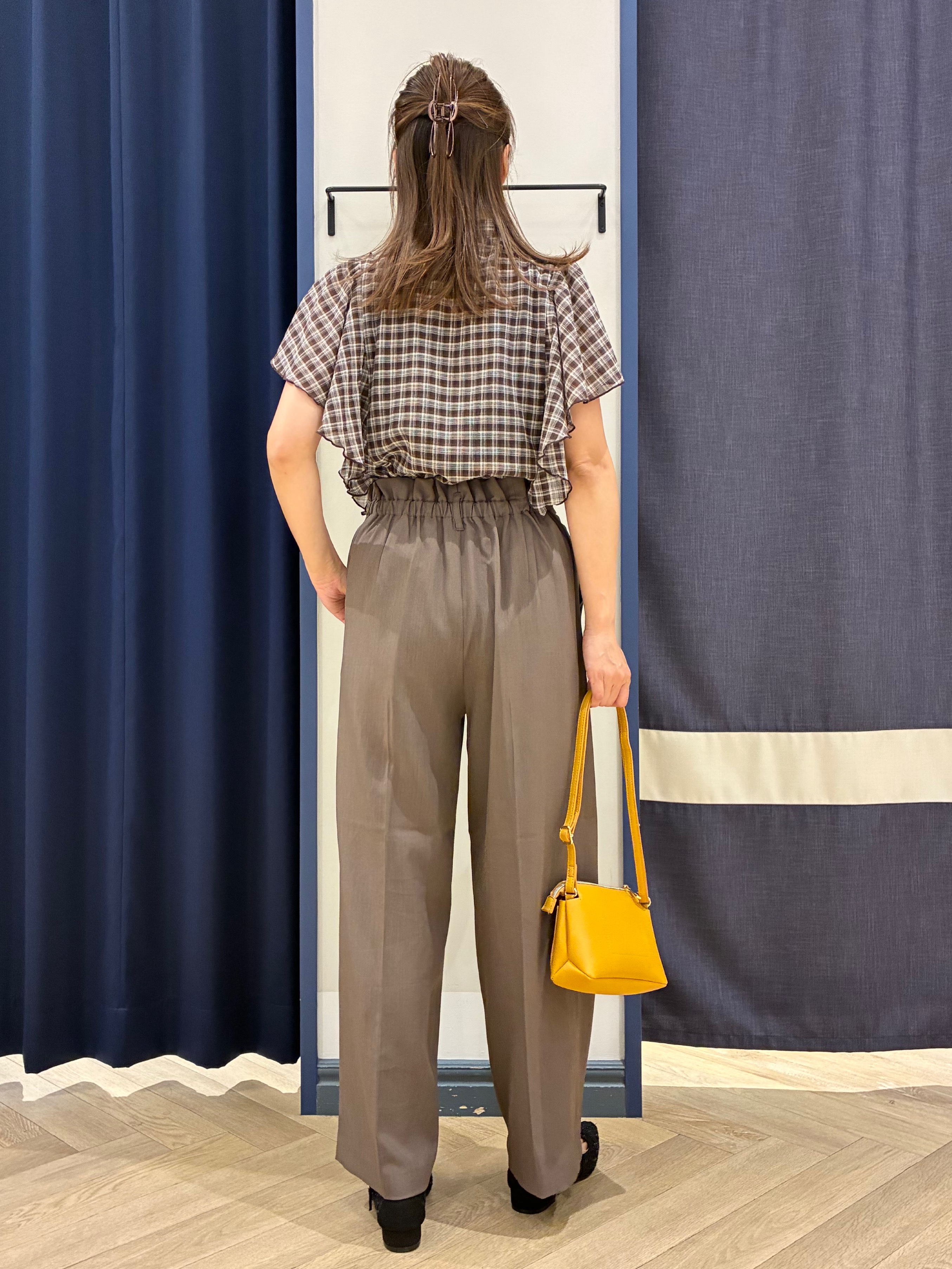 Orikaさんの「grove｜1枚で着映えが叶う チェックラッフルフリルブラウス」を使ったコーディネート