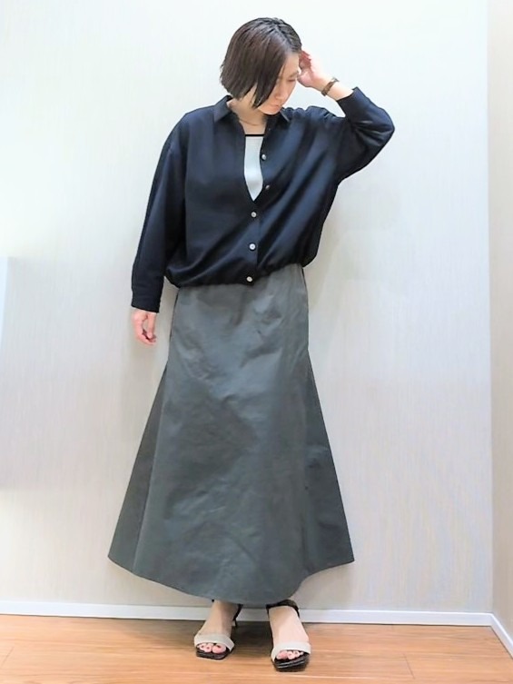 ミズタさんの「UNTITLED｜【セットアップ可/UVカット/接触冷感】エアリークールドロストシャツ」を使ったコーディネート
