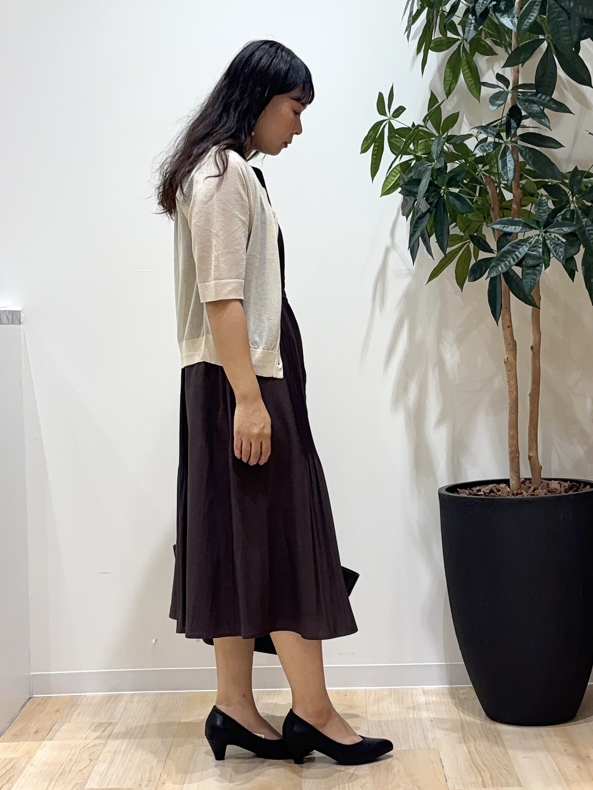miraiさんの「grove｜【洗える】大人のシアーニットカーディガン」を使ったコーディネート