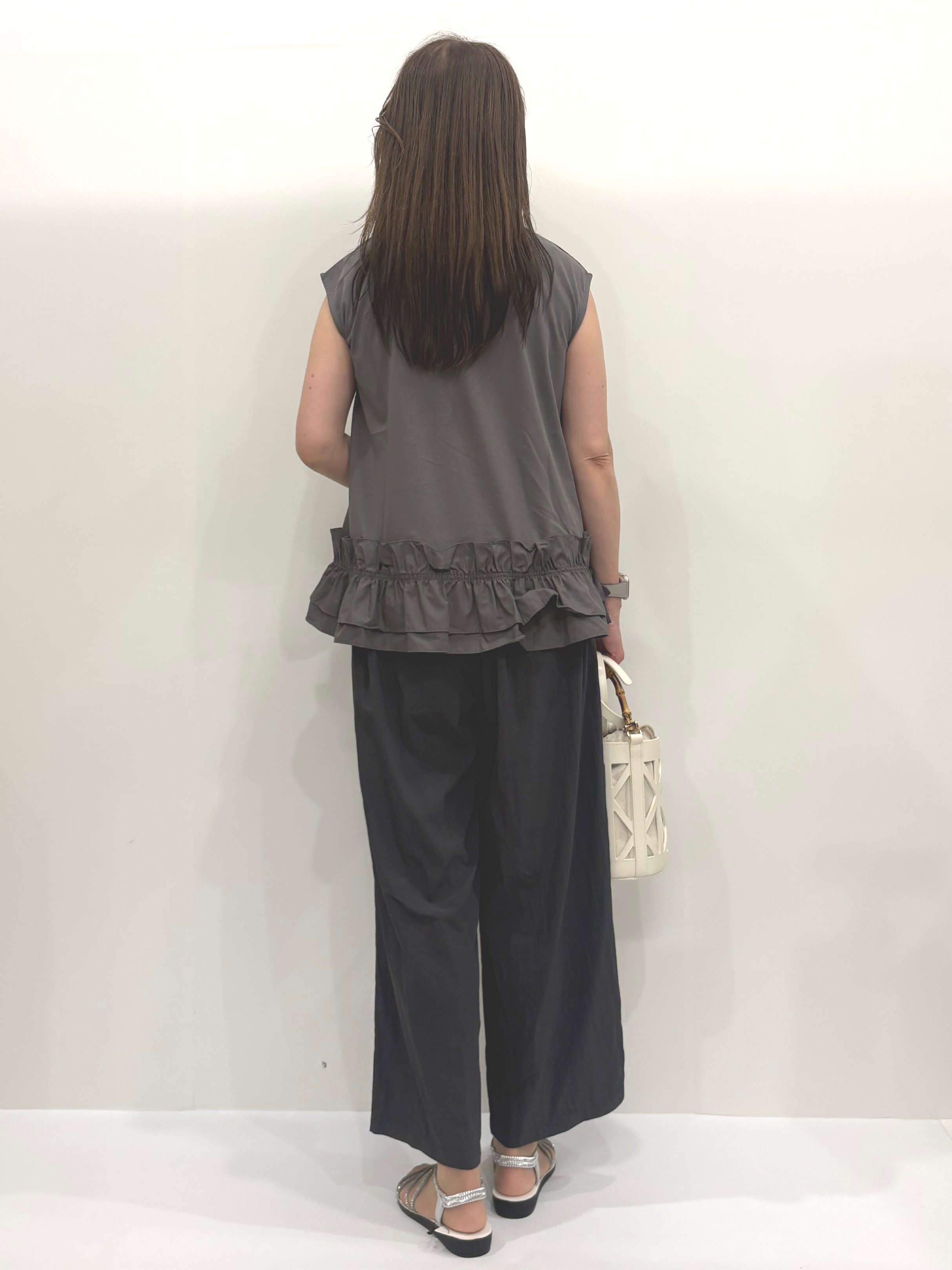 Satoさんの「OPAQUE.CLIP｜裾フリルドッキングカットソー【洗濯機OK】」を使ったコーディネート