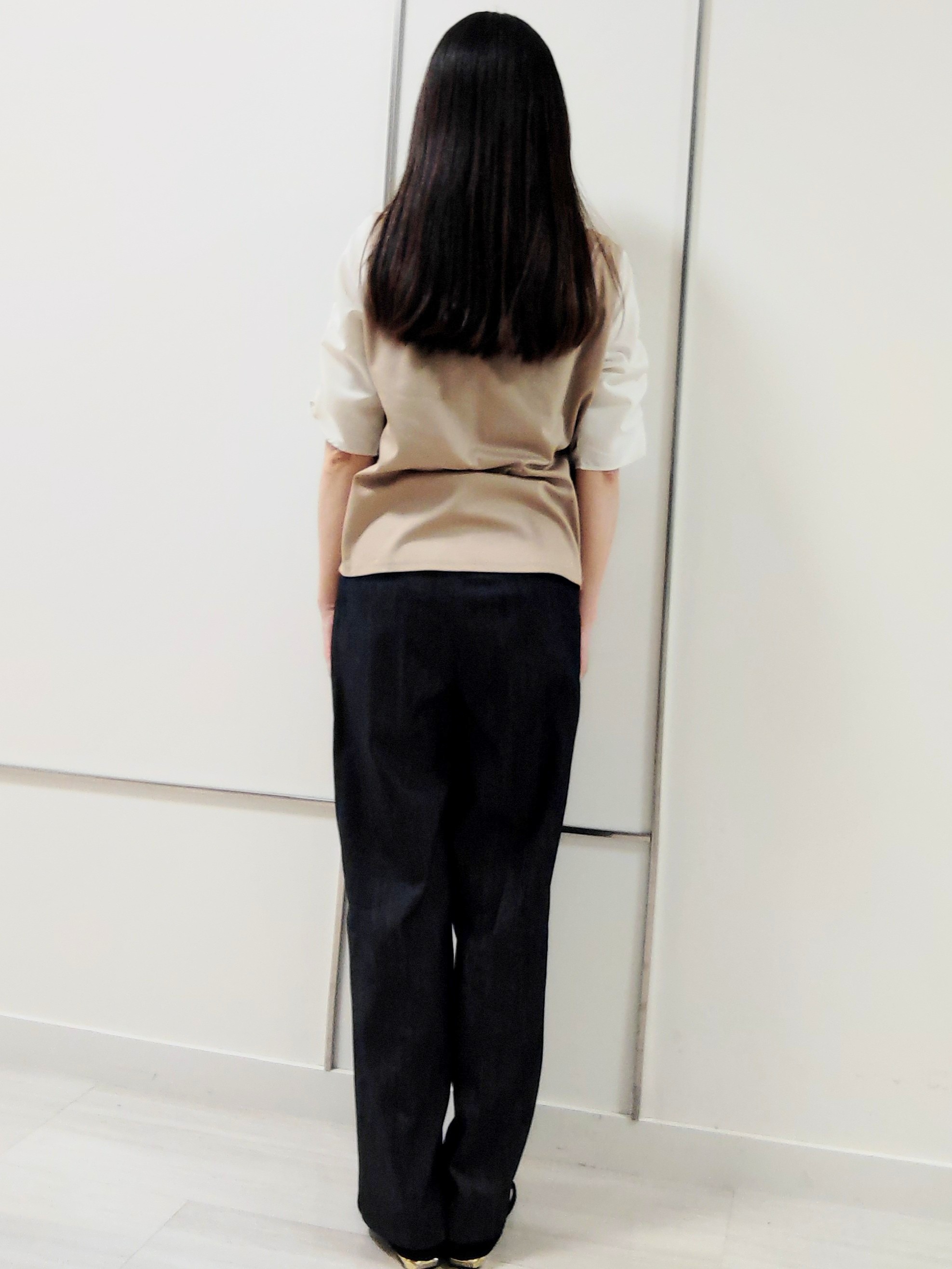 takuさんの「COUP DE CHANCE｜【手洗い可／日本製】袖ギャザーカットソー」を使ったコーディネート