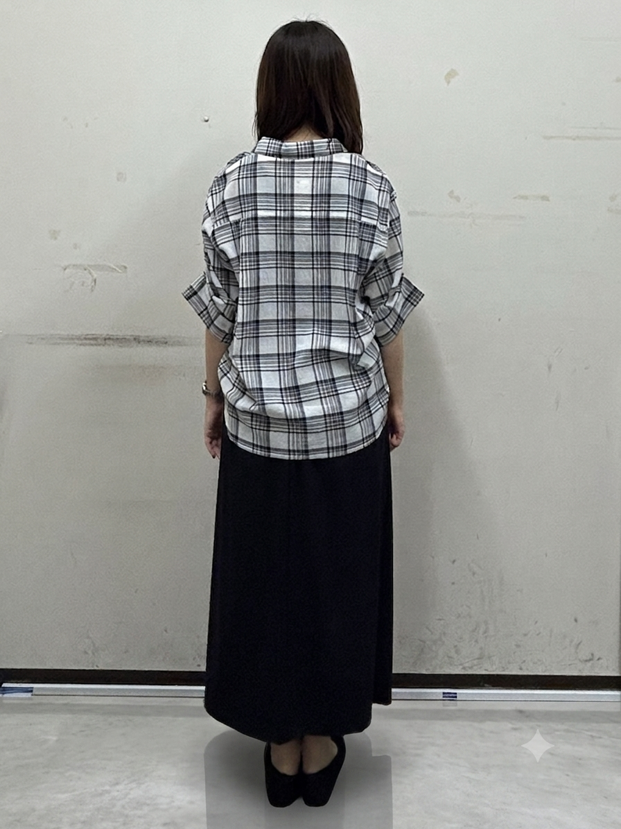 noeさんの「INDIVI｜【高ストレッチ／撥水／接触冷感】リラックス ナロースカート」を使ったコーディネート