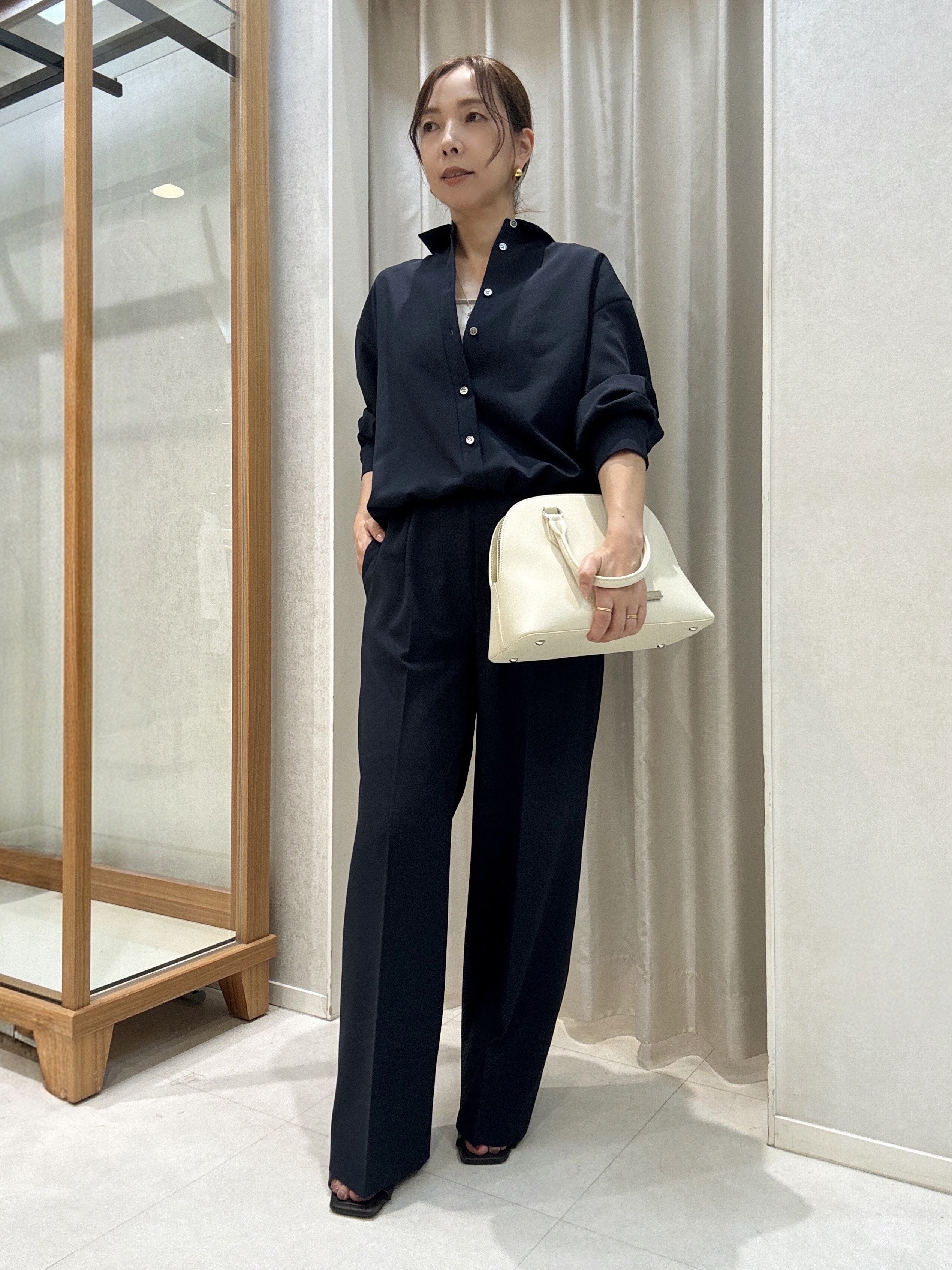 tomoさんの「UNTITLED｜【秋羽織り/セットアップ可/UVカット】エアリークールドロストシャツ」を使ったコーディネート