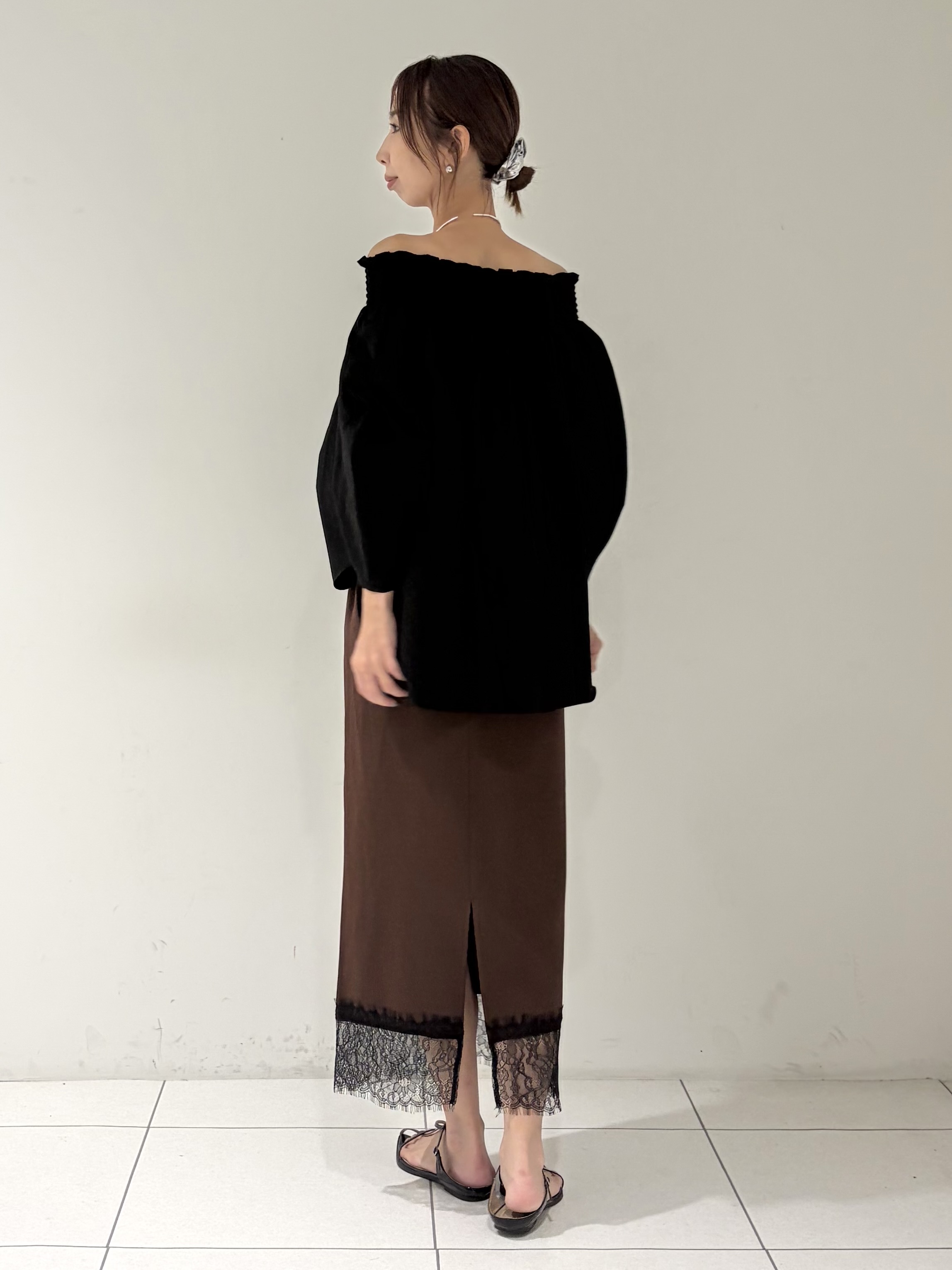 shioriさんの「INDIVI｜サッカーオフショルブラウス【再入荷／2WAY】」を使ったコーディネート