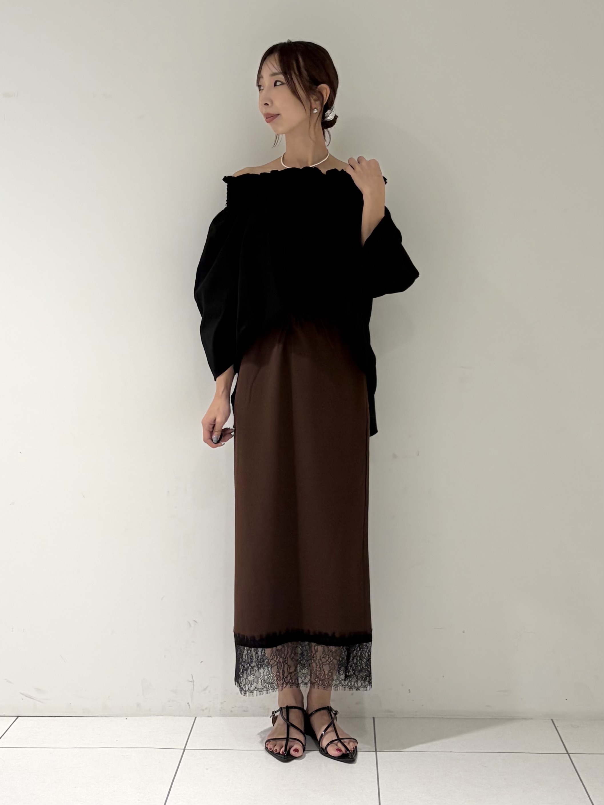 shioriさんの「INDIVI｜サッカーオフショルブラウス【再入荷／2WAY】」を使ったコーディネート