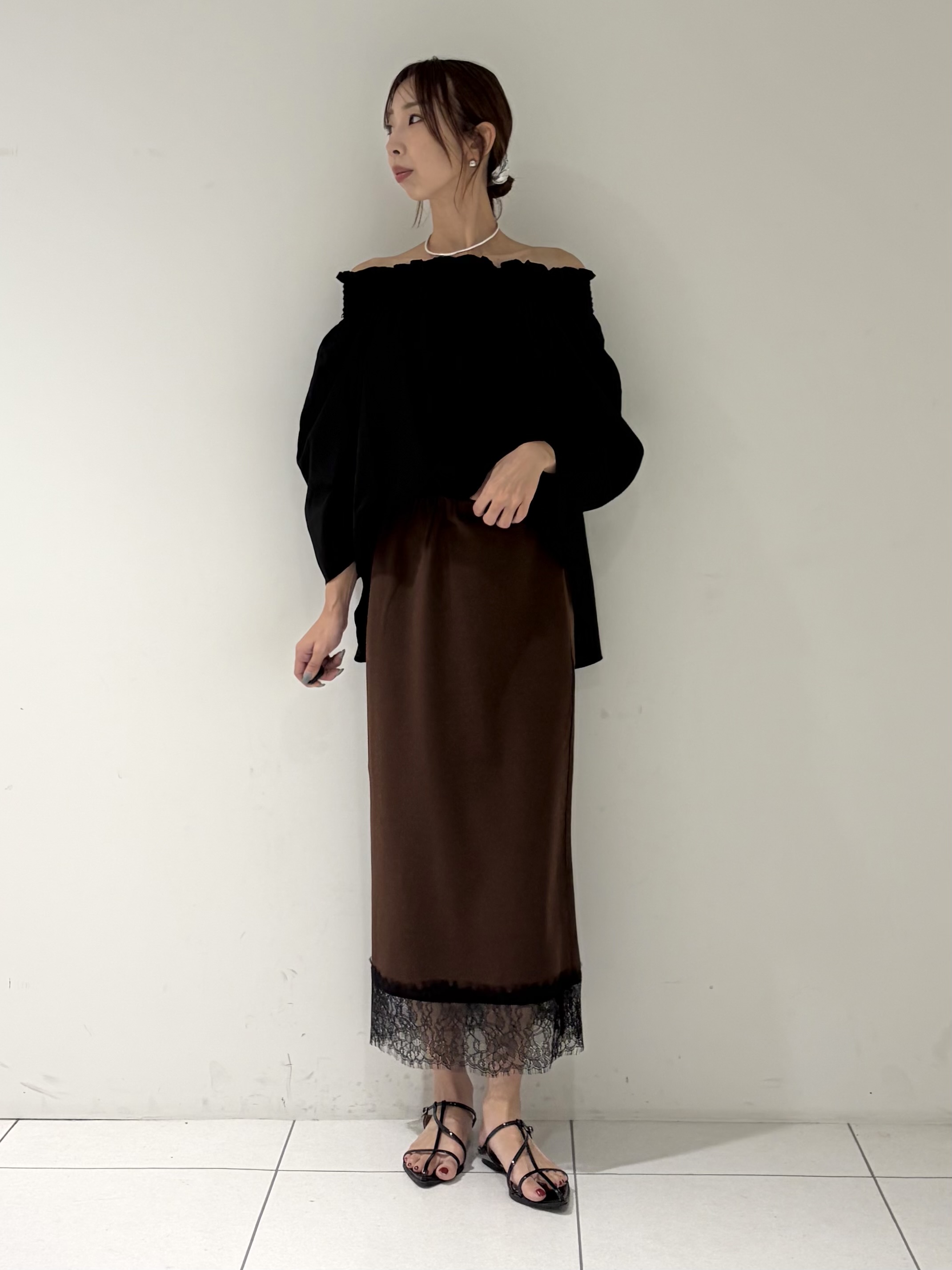 shioriさんの「INDIVI｜サッカーオフショルブラウス【再入荷／2WAY】」を使ったコーディネート