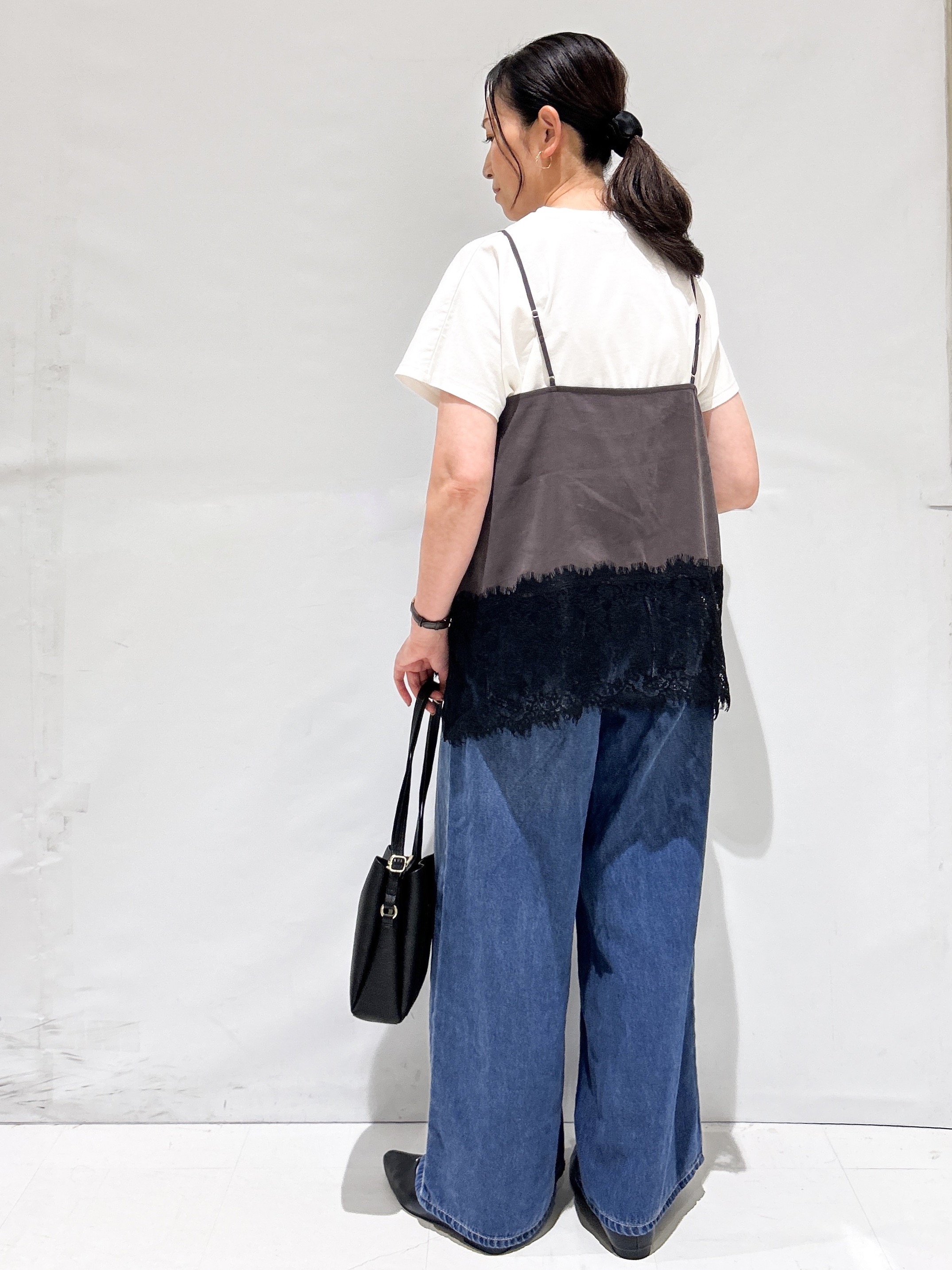 NAOさんの「OPAQUE.CLIP｜裾レース マットサテンキャミ【洗濯機OK】」を使ったコーディネート