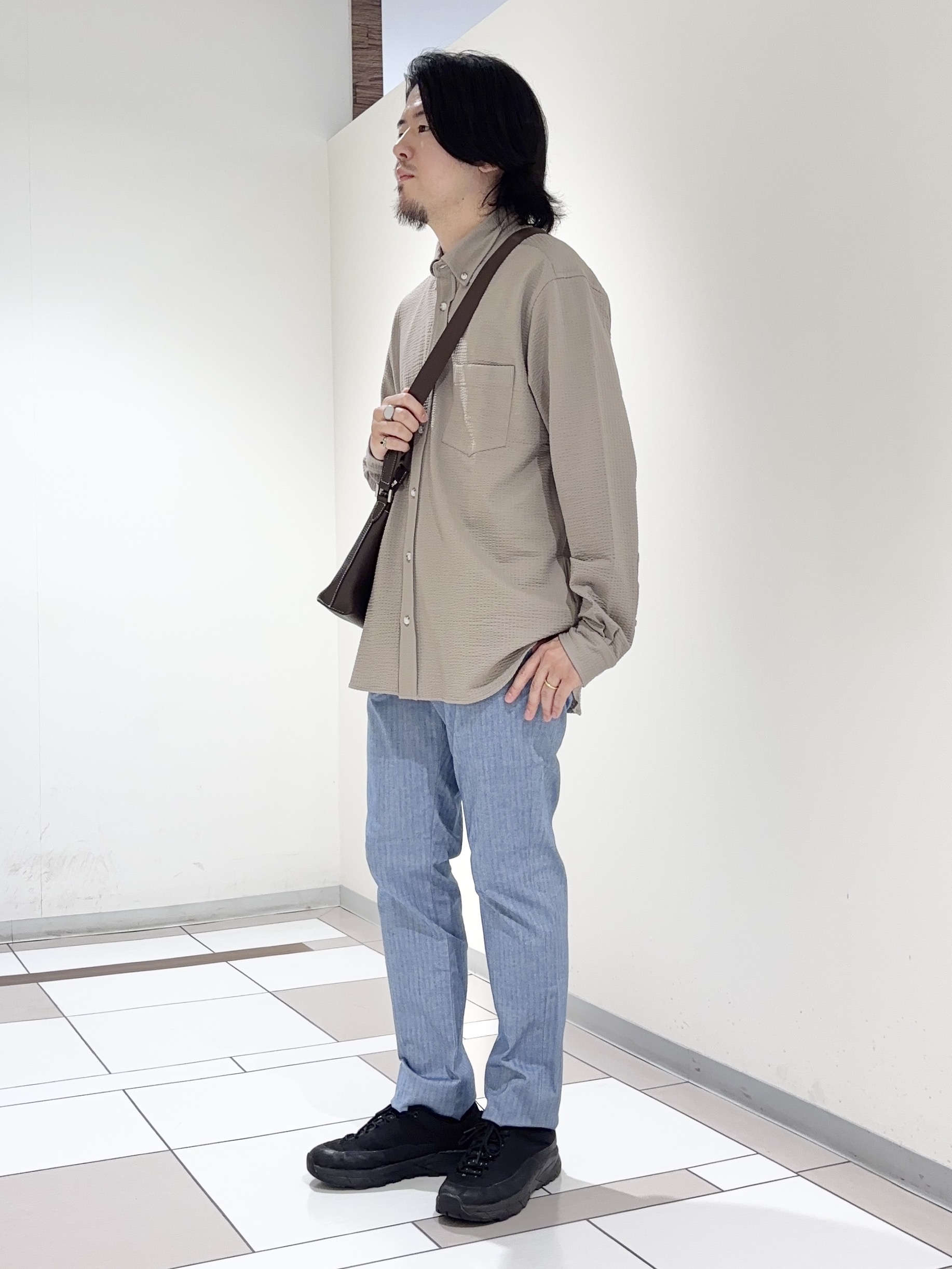 及川さんの「TAKEO KIKUCHI｜【銘品】播州織り ヘリンボン ストレートパンツ」を使ったコーディネート
