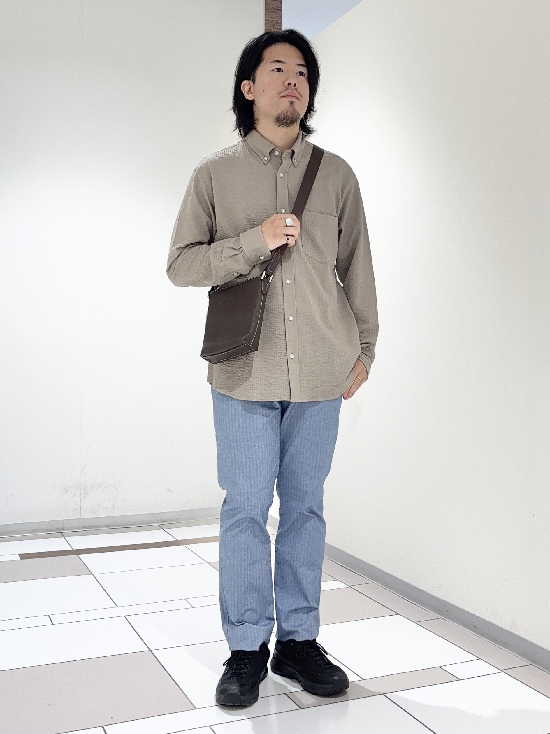 及川さんの「TAKEO KIKUCHI｜【銘品】播州織り ヘリンボン ストレートパンツ」を使ったコーディネート