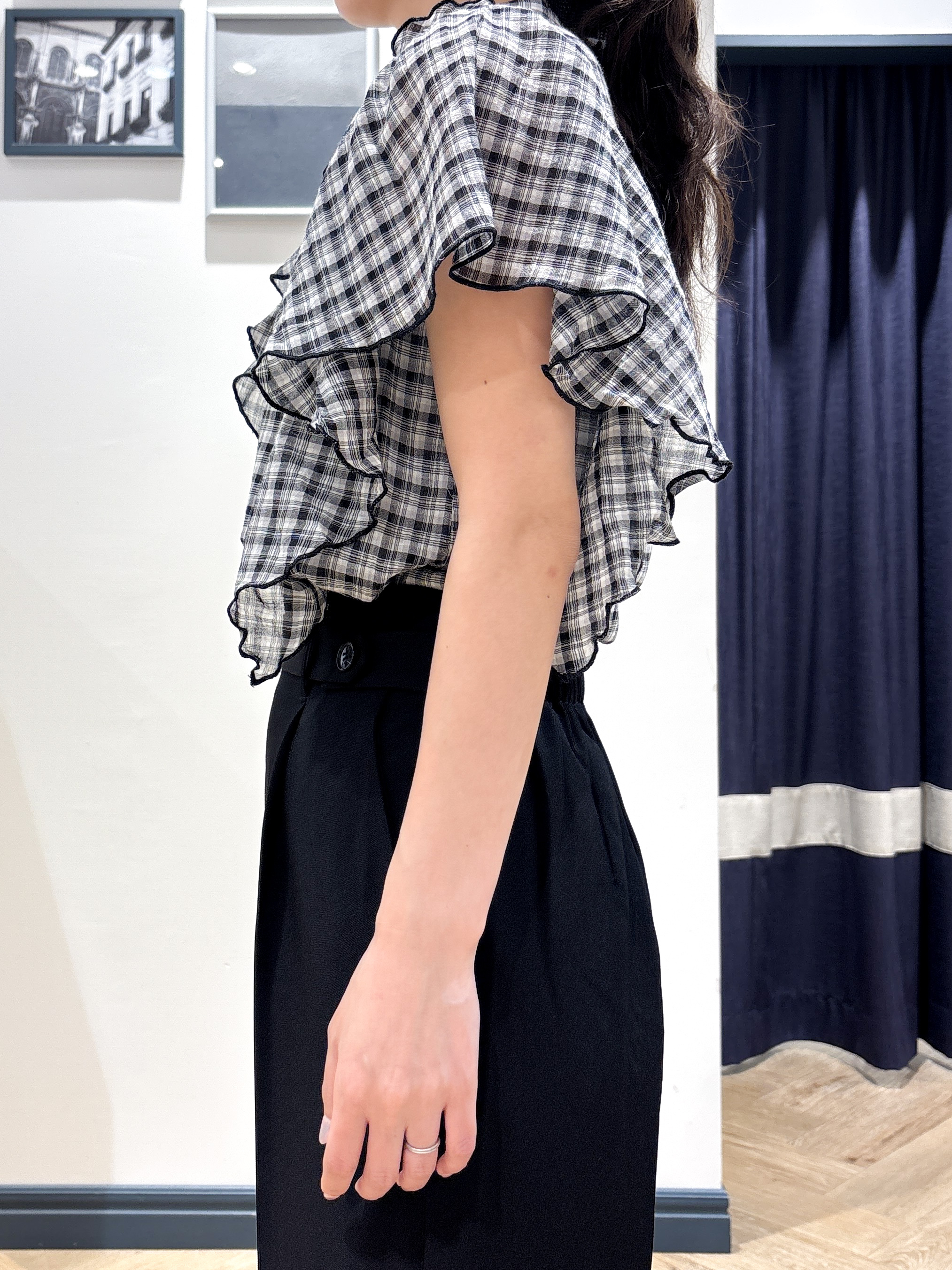 ayakaさんの「grove｜1枚で着映えが叶う チェックラッフルフリルブラウス」を使ったコーディネート