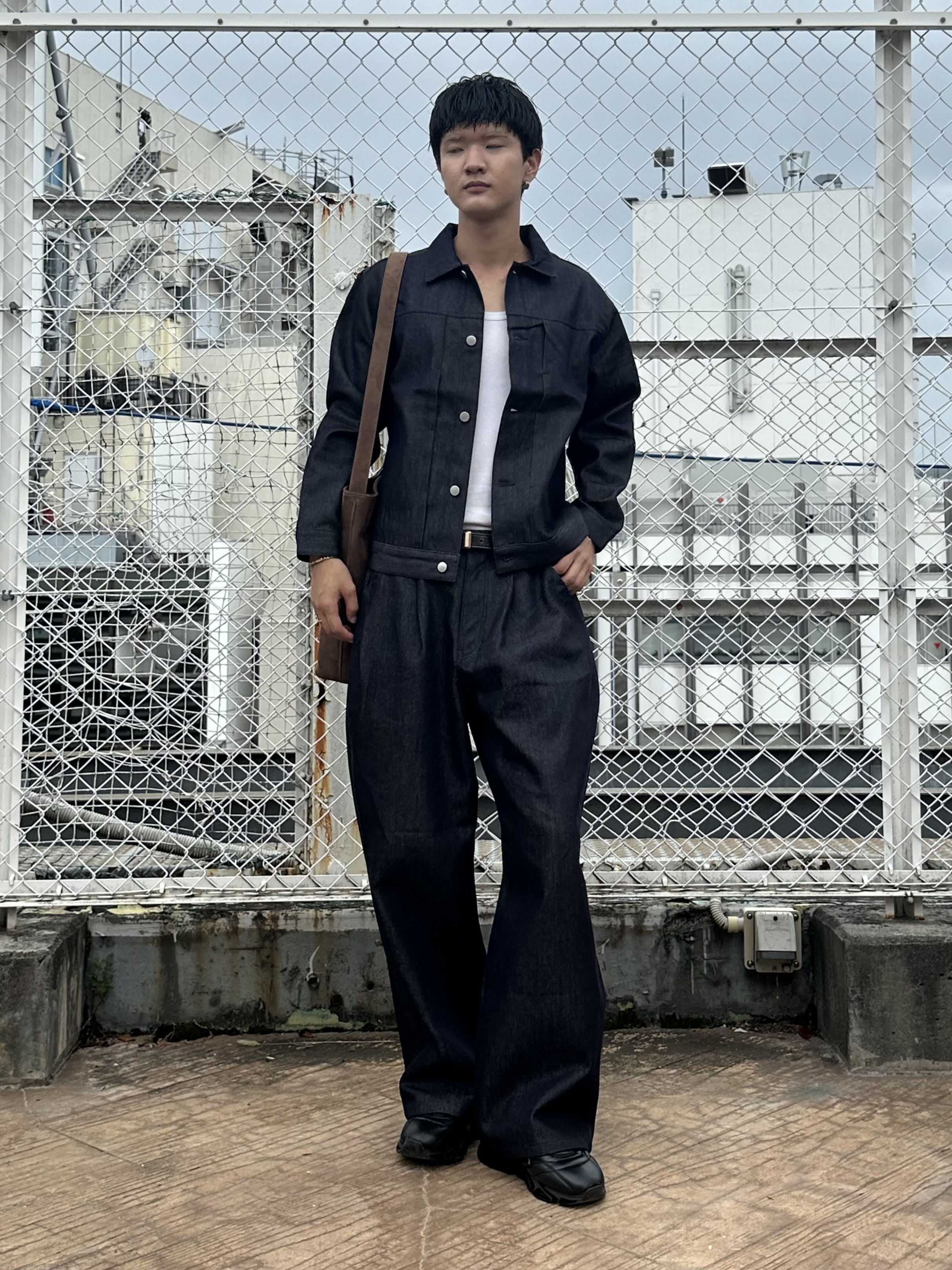 KOHEIさんの「tk.TAKEO KIKUCHI｜【色褪せしにくいデニム】Comfy Fadeless Denim Seriesワイドストレートデニム」を使ったコーディネート