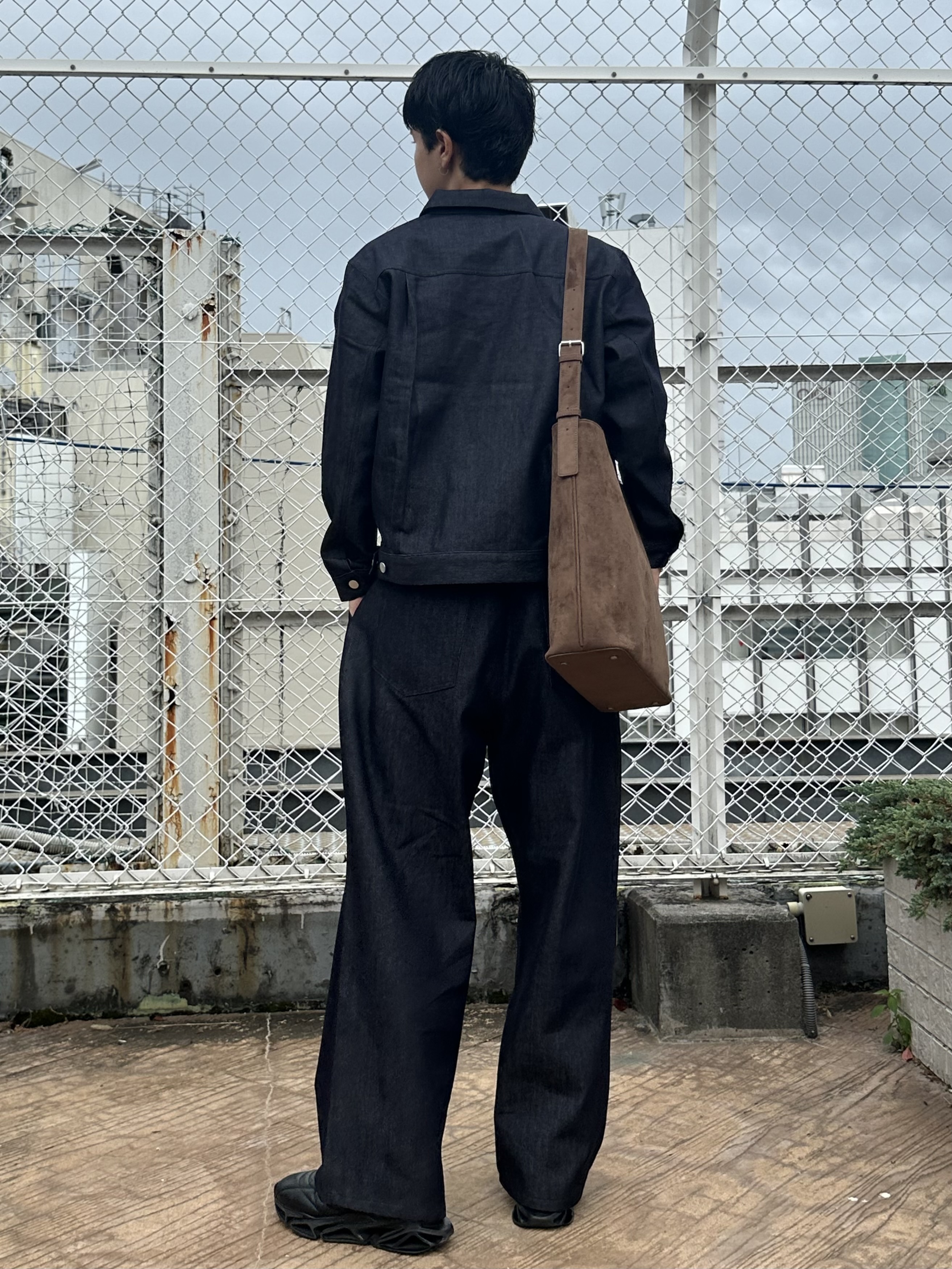 KOHEIさんの「tk.TAKEO KIKUCHI｜【色褪せしにくいデニム】Comfy Fadeless Denim Seriesワイドストレートデニム」を使ったコーディネート
